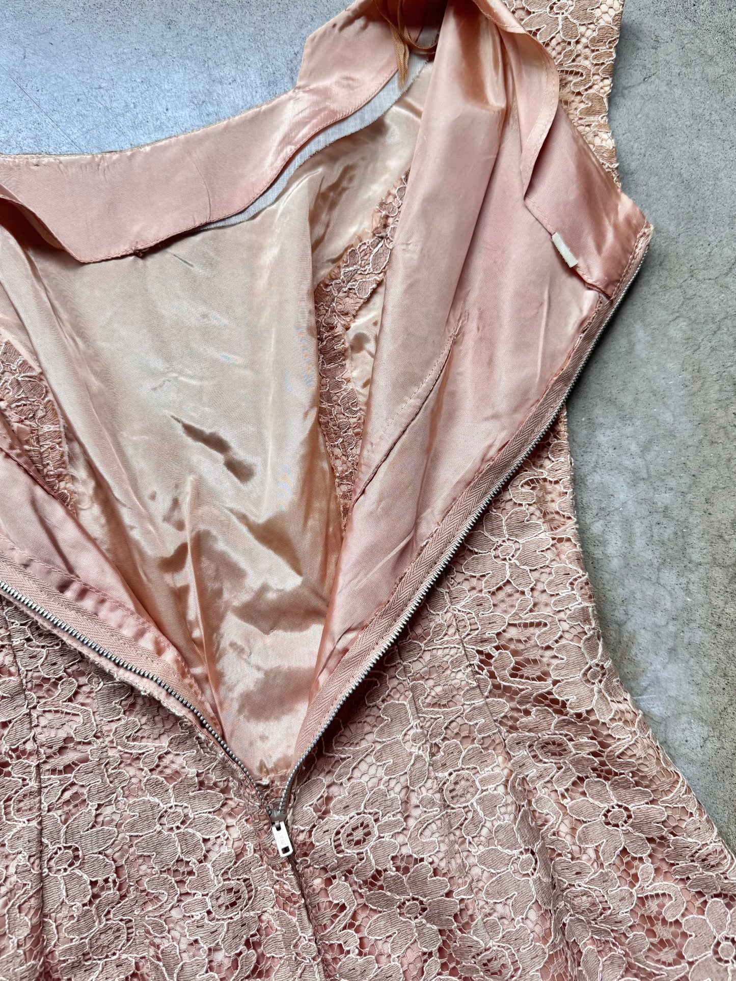 Vintage 1950s Dusty Pink Lace Cocktail Dress | Small