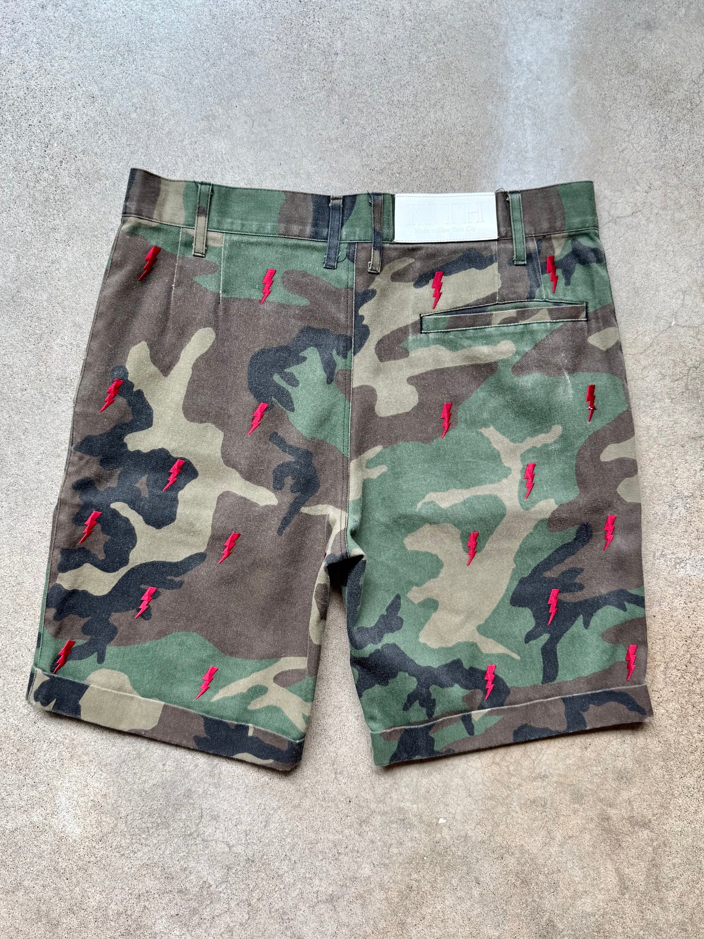 Kith White Label Red Lighting Bolt Embroidered Camo Cotton Shorts | 30