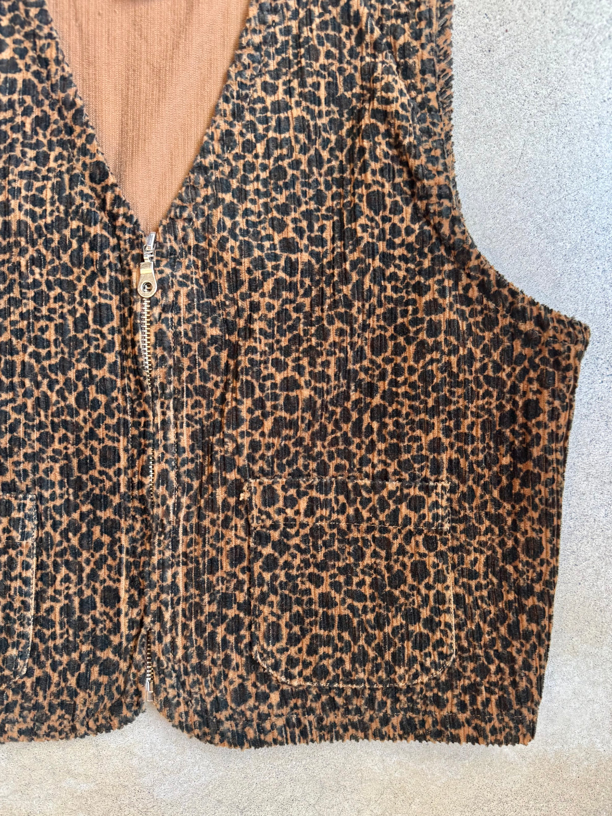 Vintage 1990s Sostanza Cheetah Print Corduroy Vest | Medium