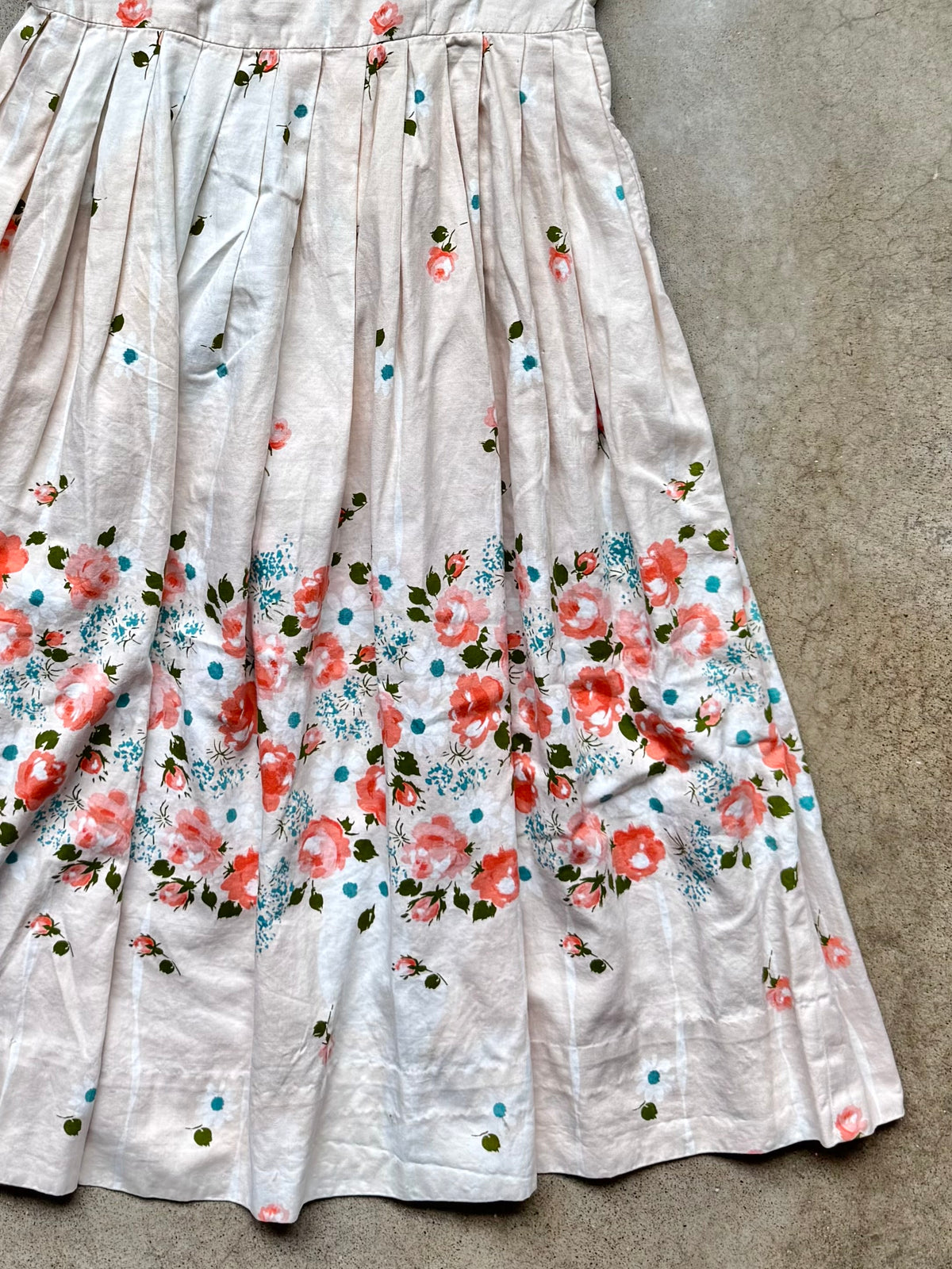 Vintage 1950s Hope Reed Peach Floral Print Short Sleeve Pleated Dress | Small