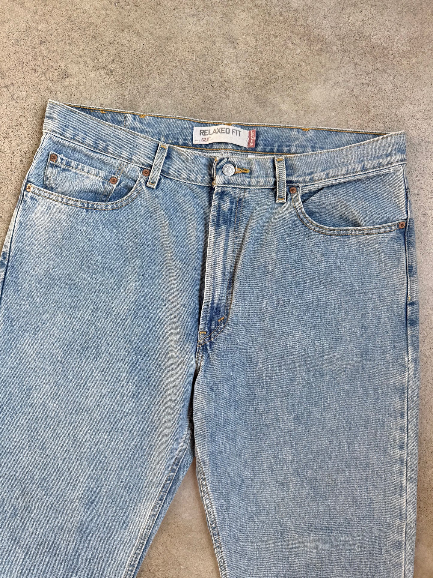 Levi’s 550 Relaxed Fit Light Wash Jeans | 38x30