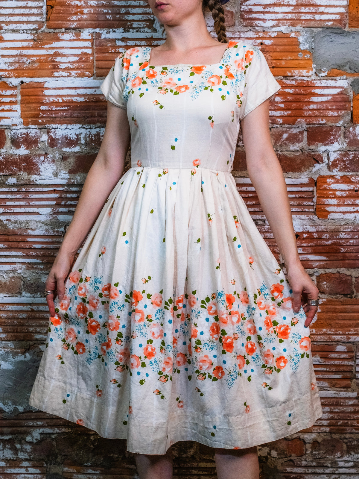 Vintage 1950s Hope Reed Peach Floral Print Short Sleeve Pleated Dress | Small