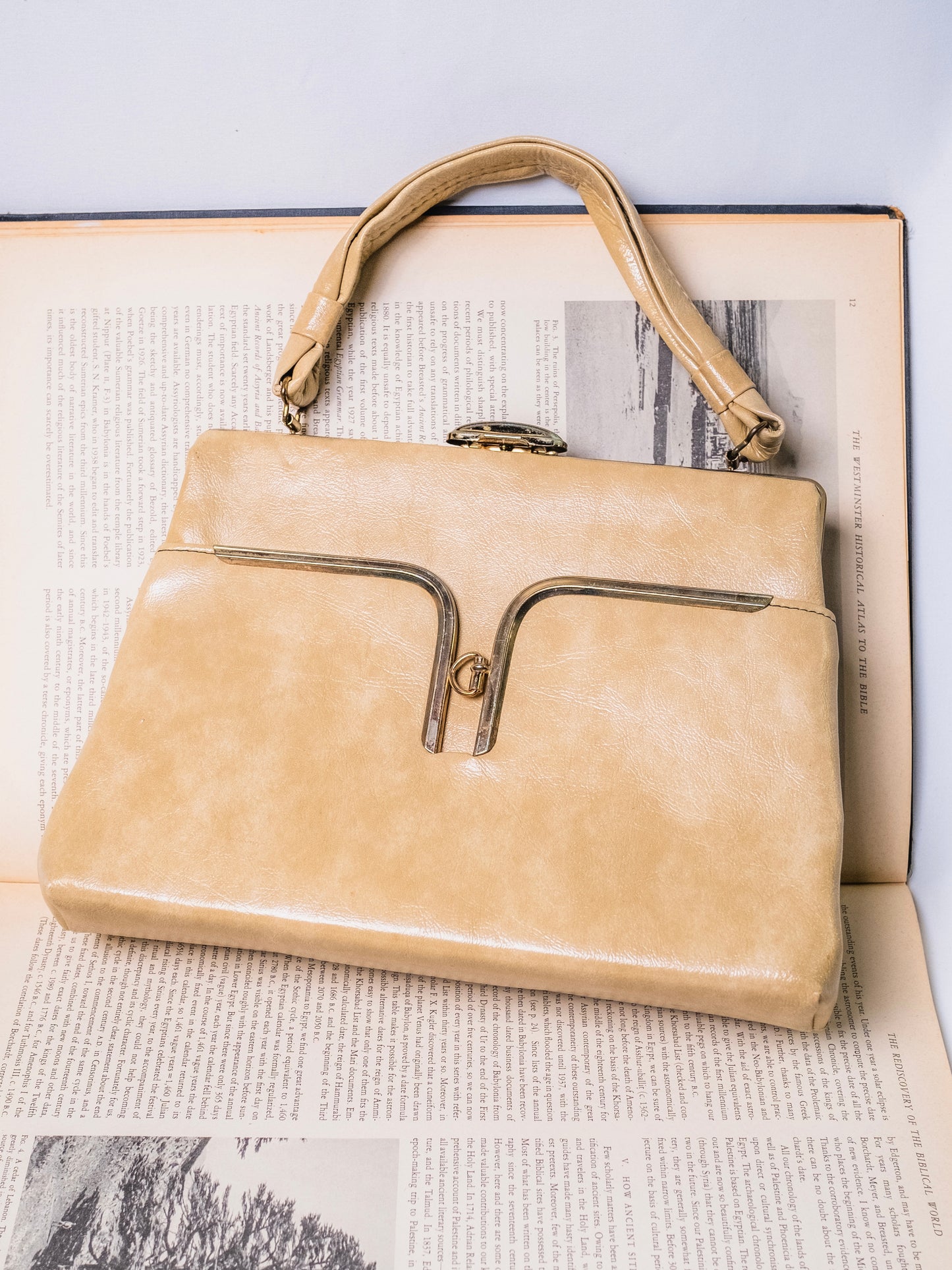 Vintage 1950s Cream Faux Leather Gold Accent Handbag