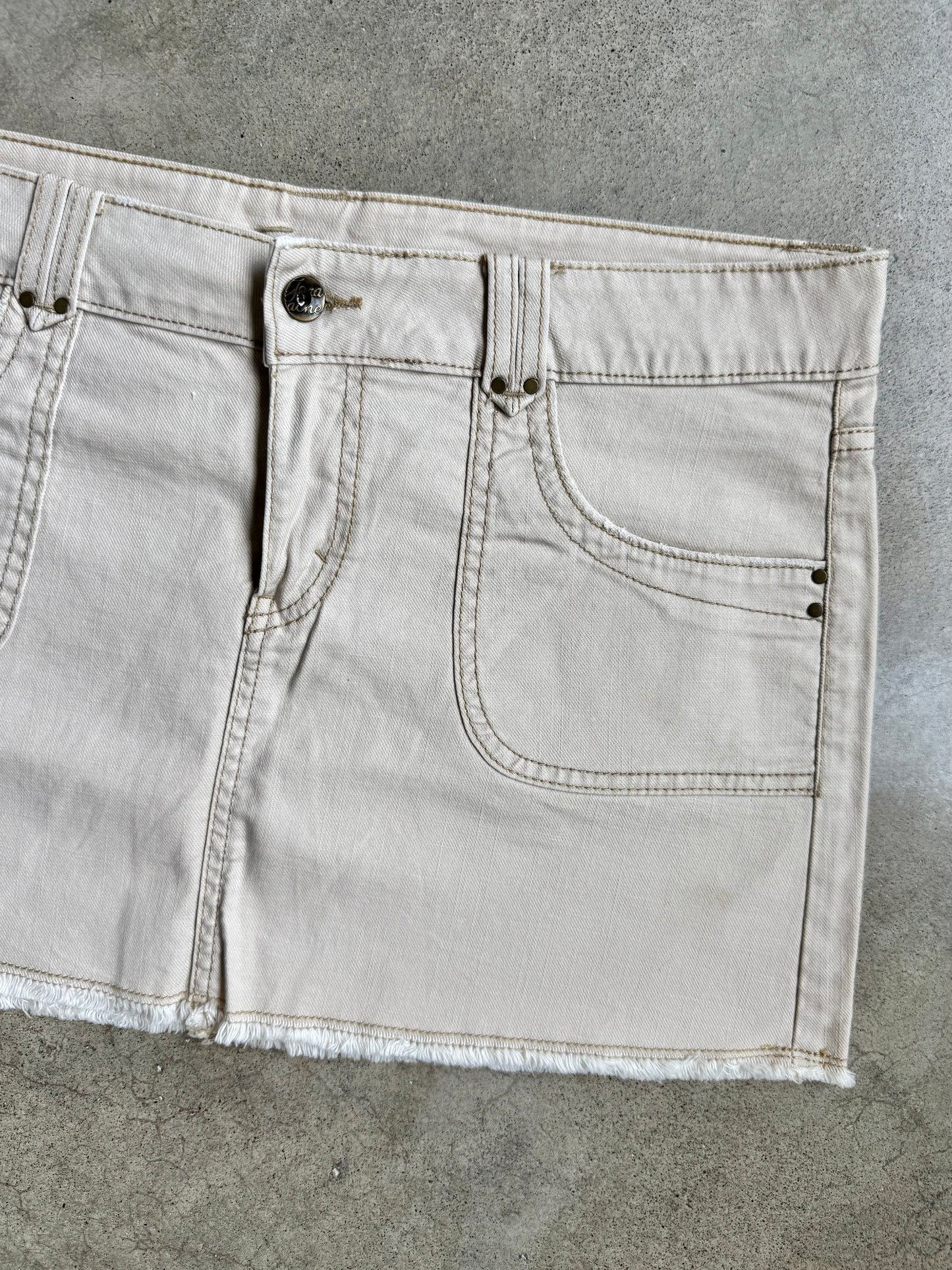 2000s Jordache Cream Low-Rise Mini Skirt | Medium