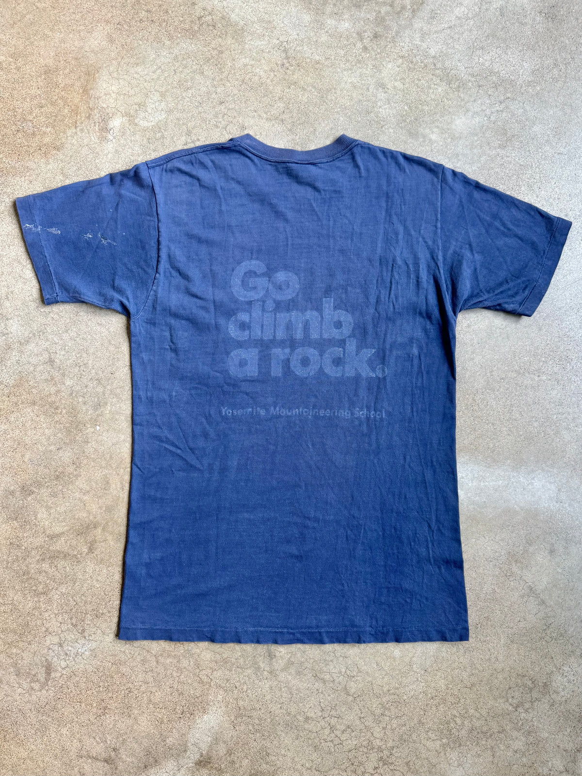 Vintage 1970s Yosemite Mountaineering School "Go Climb A Rock" Pocket Tee | Large