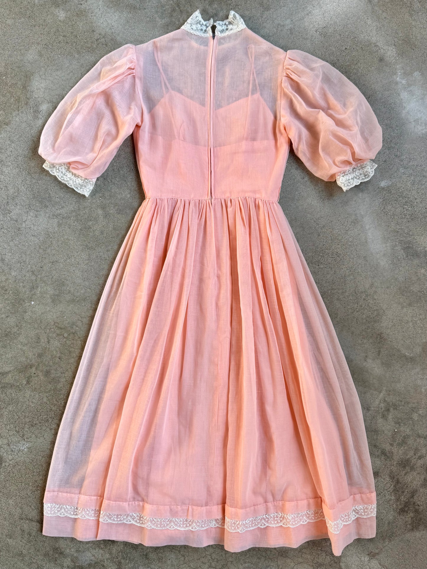 Vintage 1960s Pale Pink Victorian-Style Lace Trim High-Neck Pleated Dress | XS/S