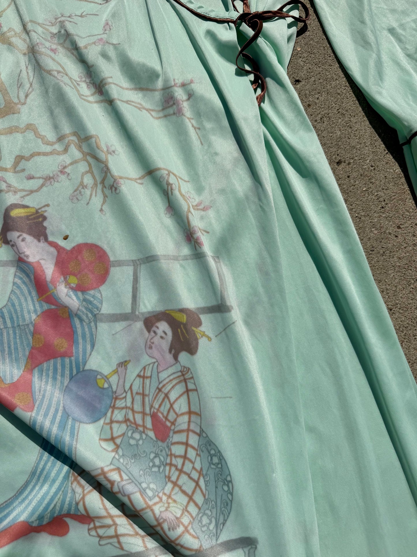 Vintage 1970s Green Japanese Geisha Scene Nylon Robe | Small
