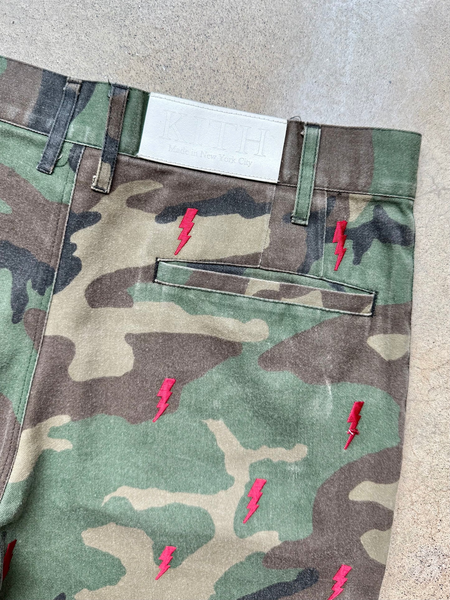 Kith White Label Red Lighting Bolt Embroidered Camo Cotton Shorts | 30