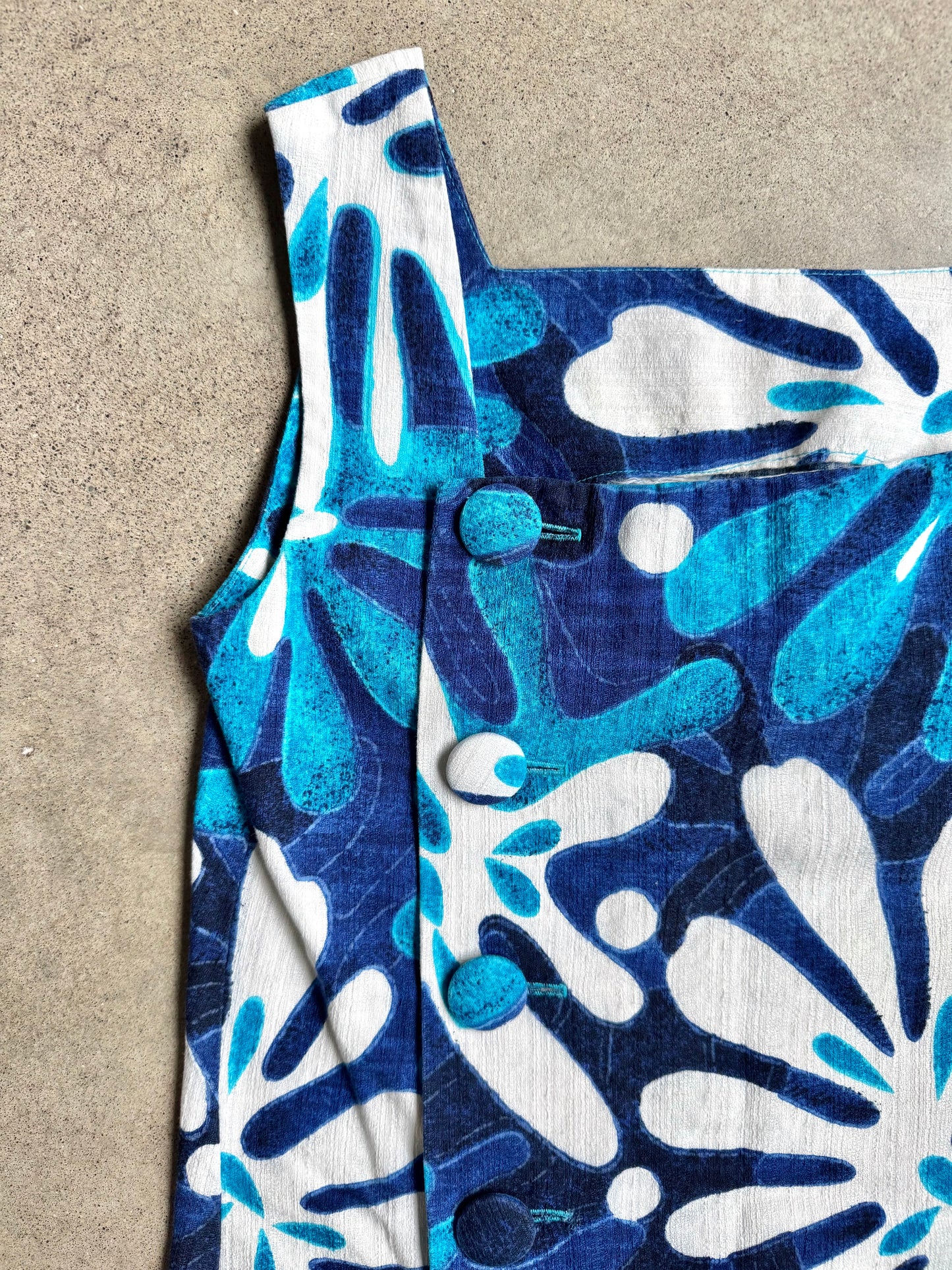 Vintage 1960s Malihini Hawaiian Blue & White Barkcloth Dress | Small