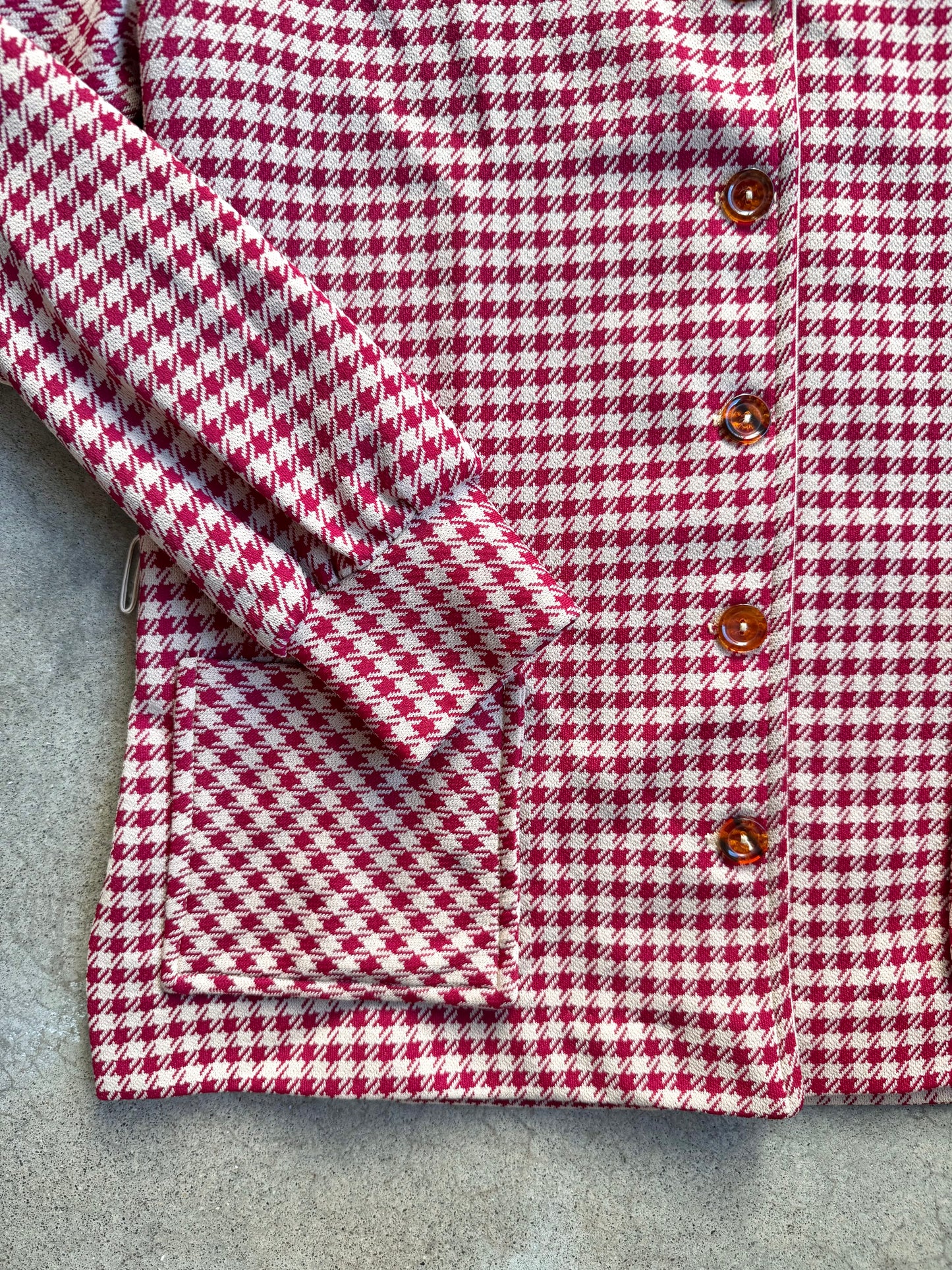 Vintage 1970s Red & Beige Houndstooth Belted Two-Piece Pantsuit | Medium