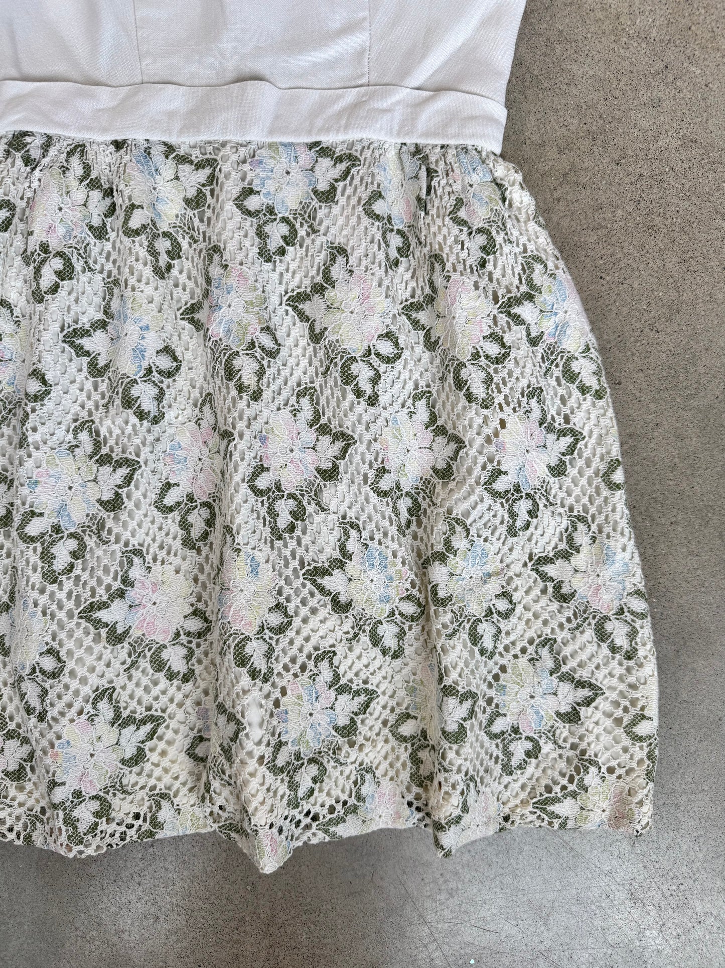 Vintage 1960s White Sleeveless Floral Crochet Lace Mini Dress | XS