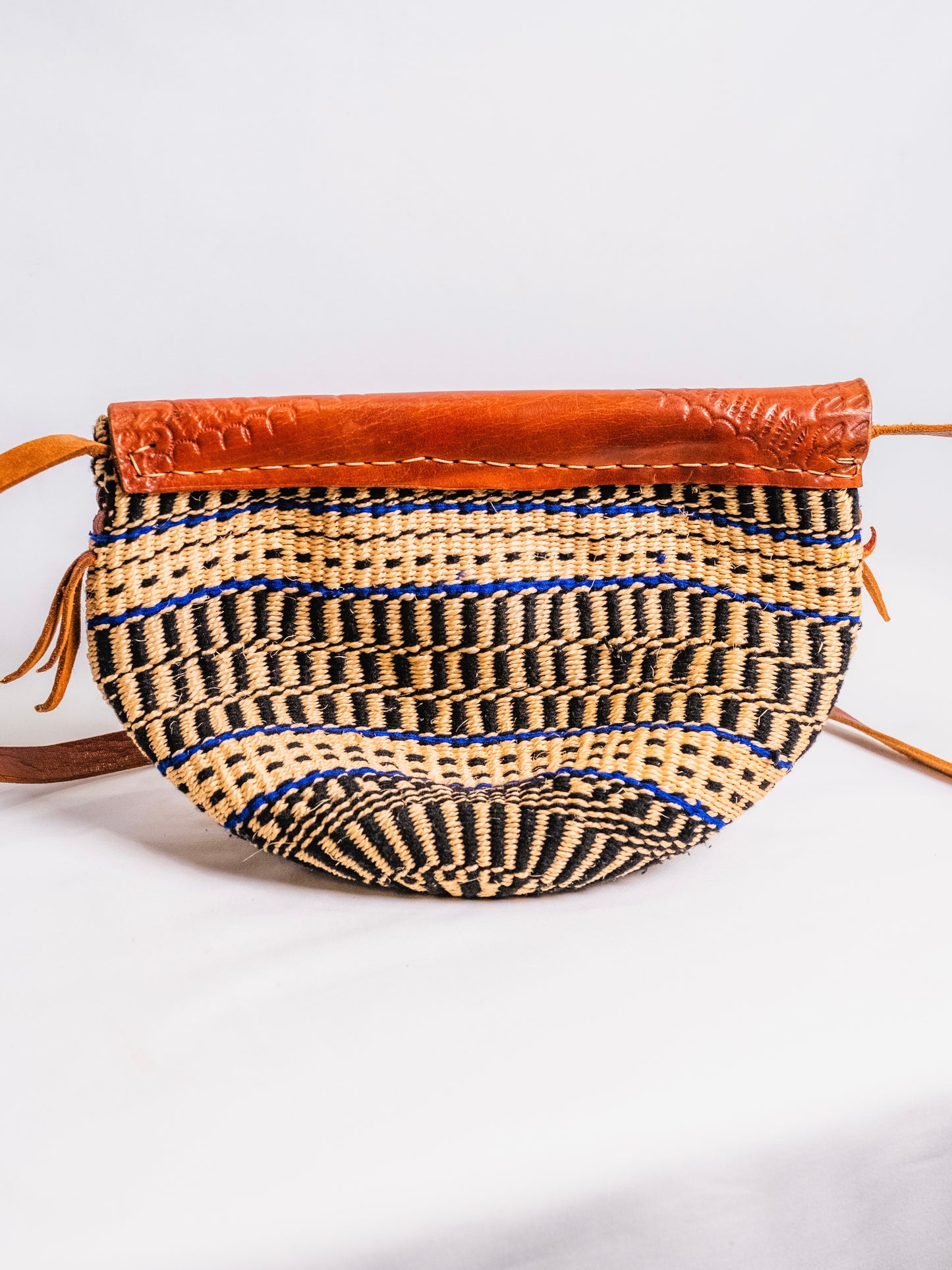 Vintage 1980s Mexican Woven Sisal & Tooled Leather Crossbody Bag