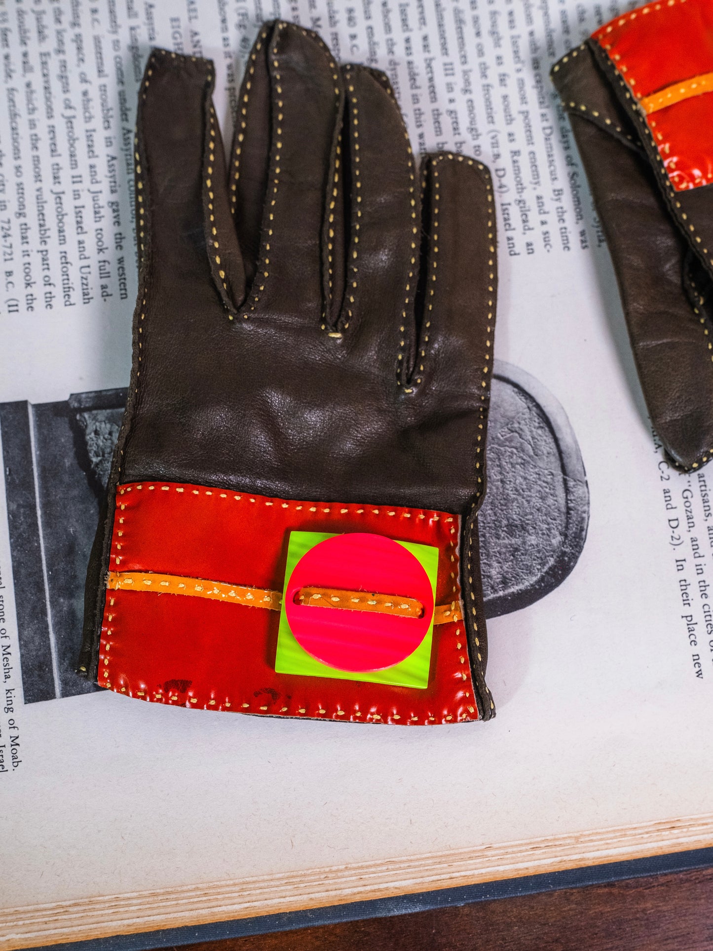 Vintage 1950s Superb Leather Mod Button Accent Gloves | 7.5