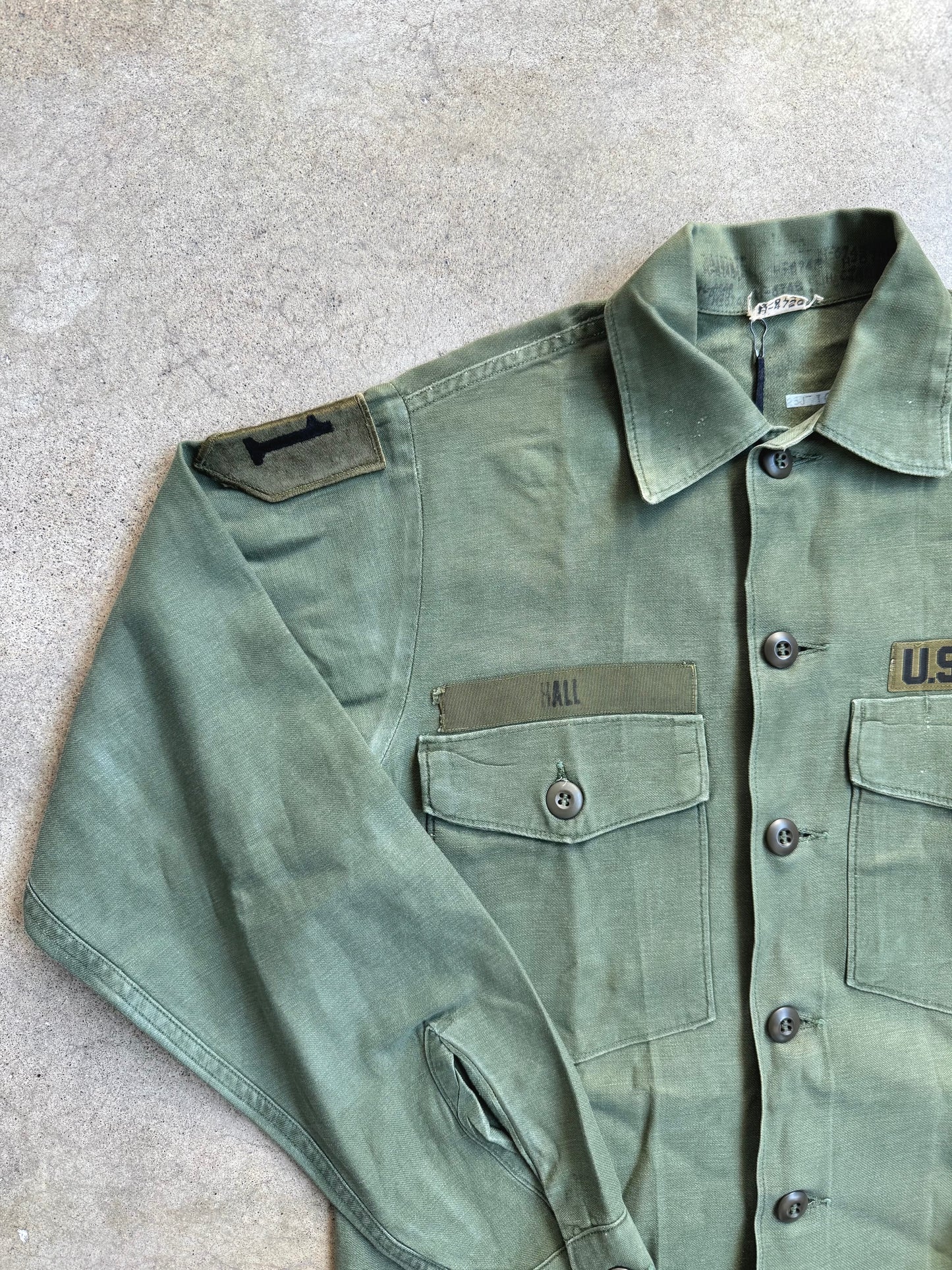 Vintage 1960s Military Issue U.S. Army Cotton Button-Up Shirt | Small