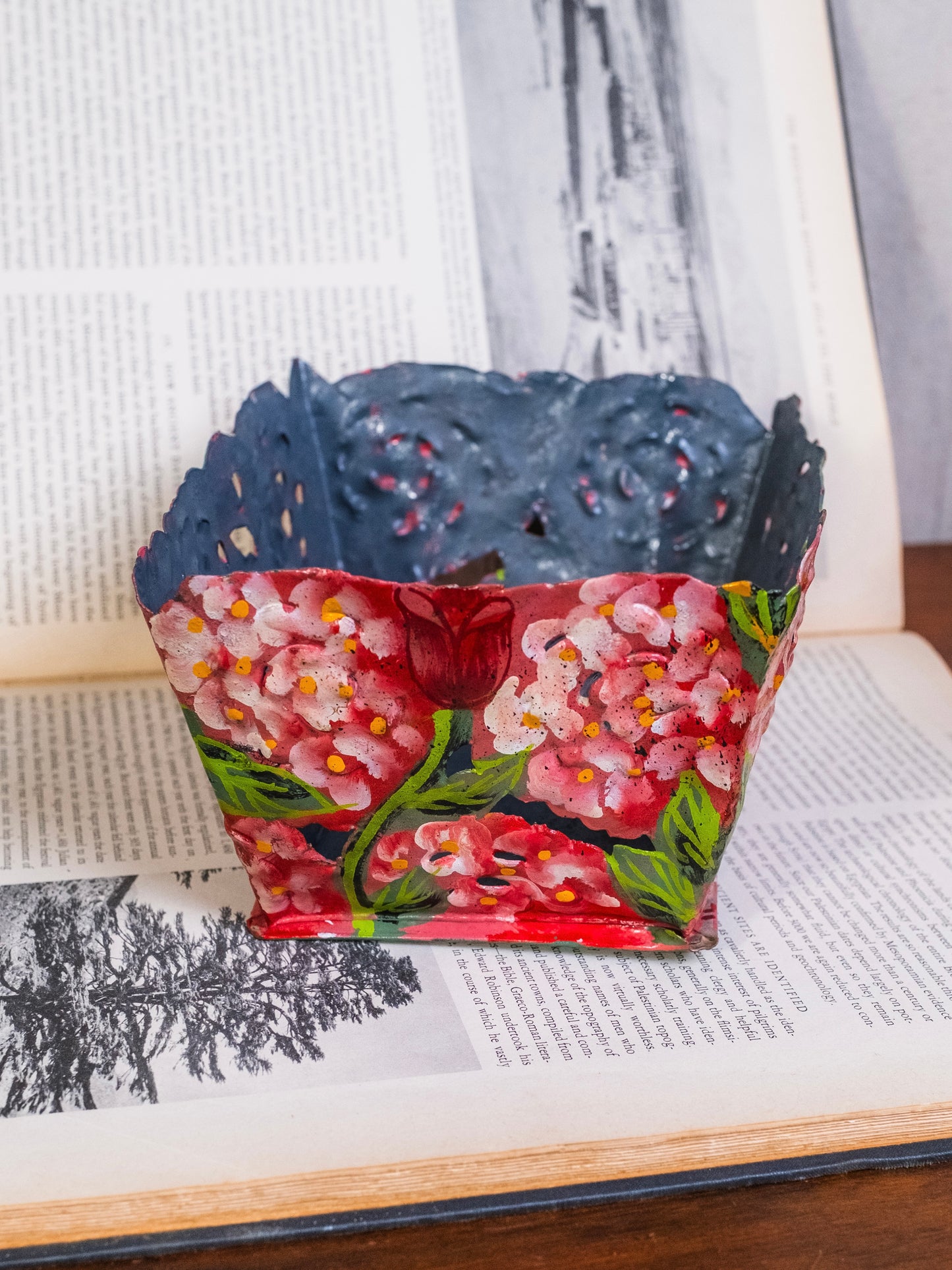 Vintage 1950s Metal Painted Hydrangea Planter / Bowl | Signed