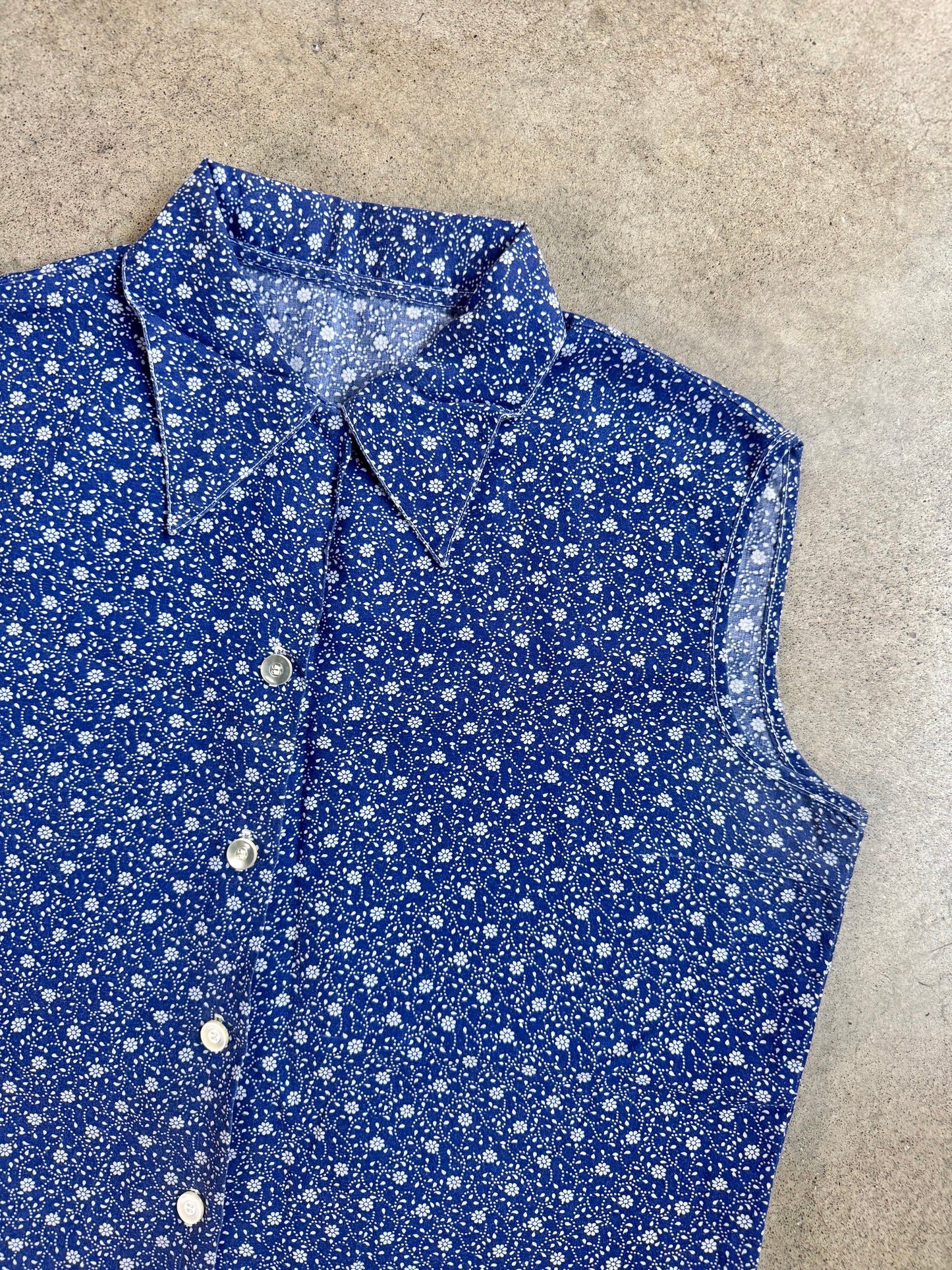 Vintage 1960s Handmade Blue & White Floral Sleeveless Blouse | Large
