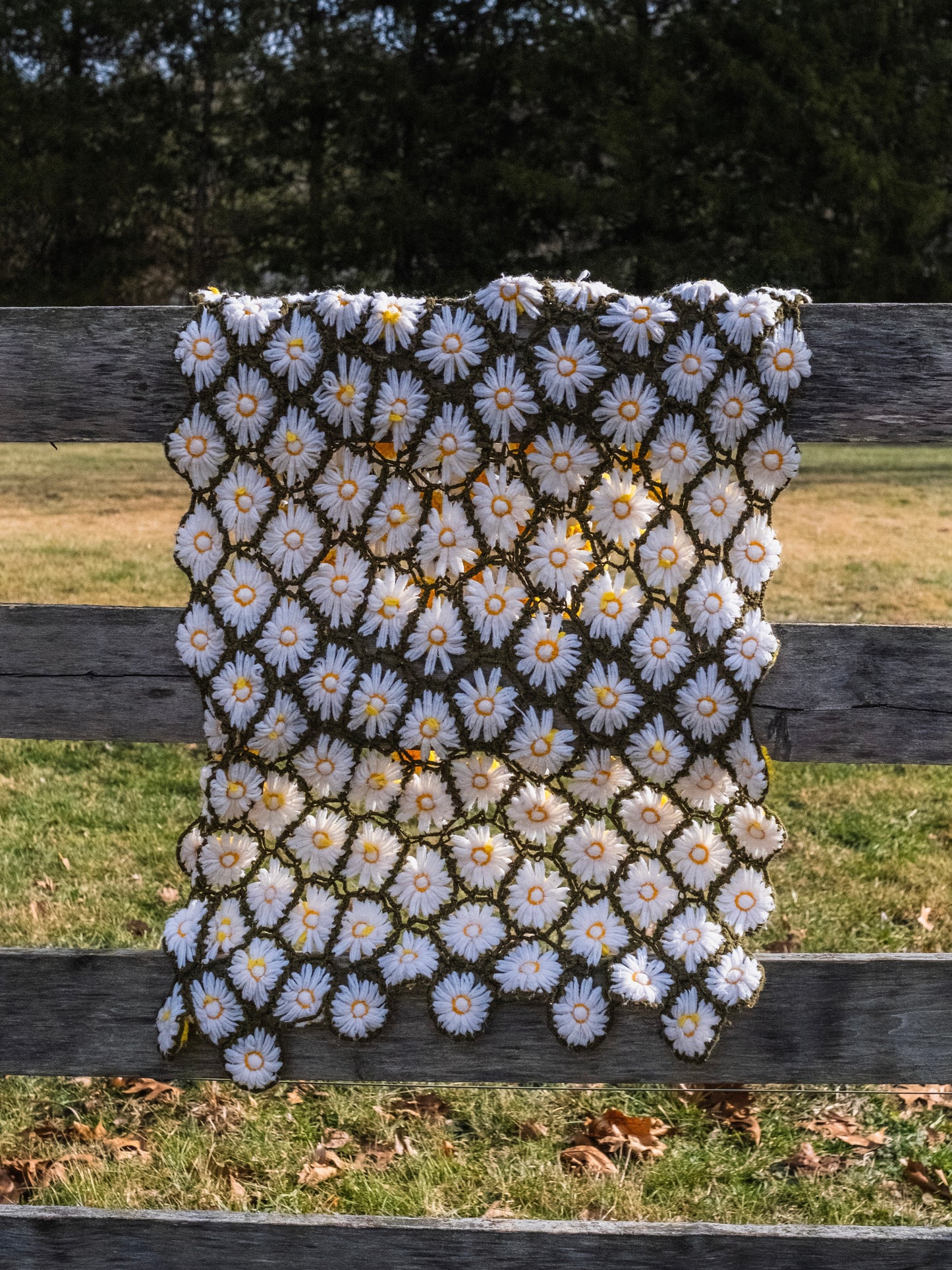 Vintage 1970s Daisy Flower Chain Afghan Throw Blanket