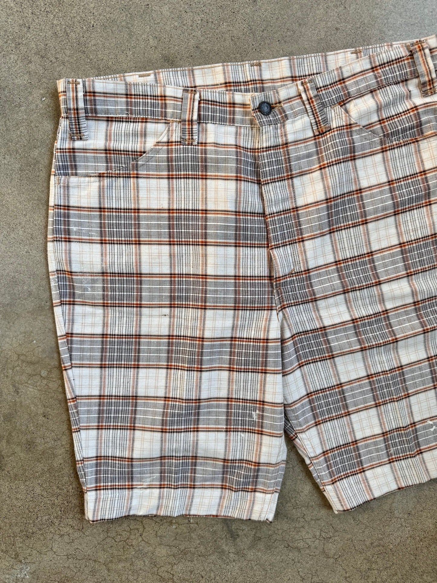 Vintage 1970s Levi’s Tan Plaid Flat Front Chino Shorts | Waist 36”