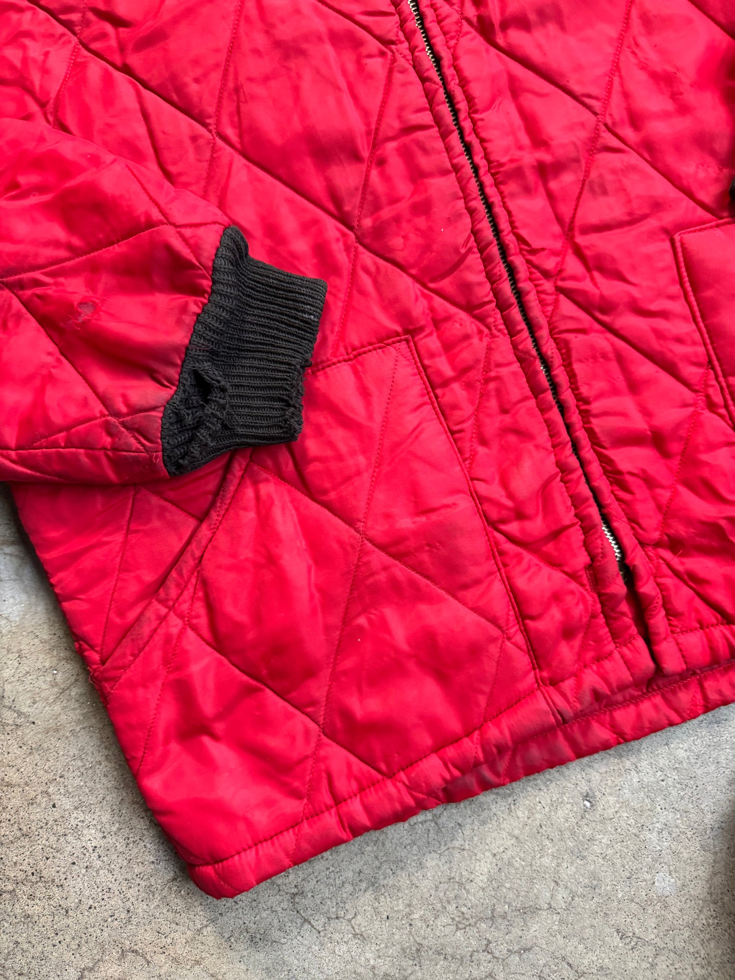 Vintage 1970s Protexall Red Distressed Zip-Up Quilted Jacket | Medium