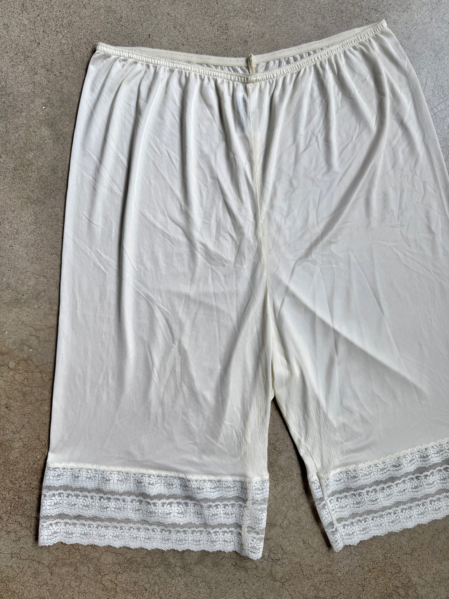 Vintage Metropolitan Cream Nylon Lace Trim Bloomer Pettipants | XL