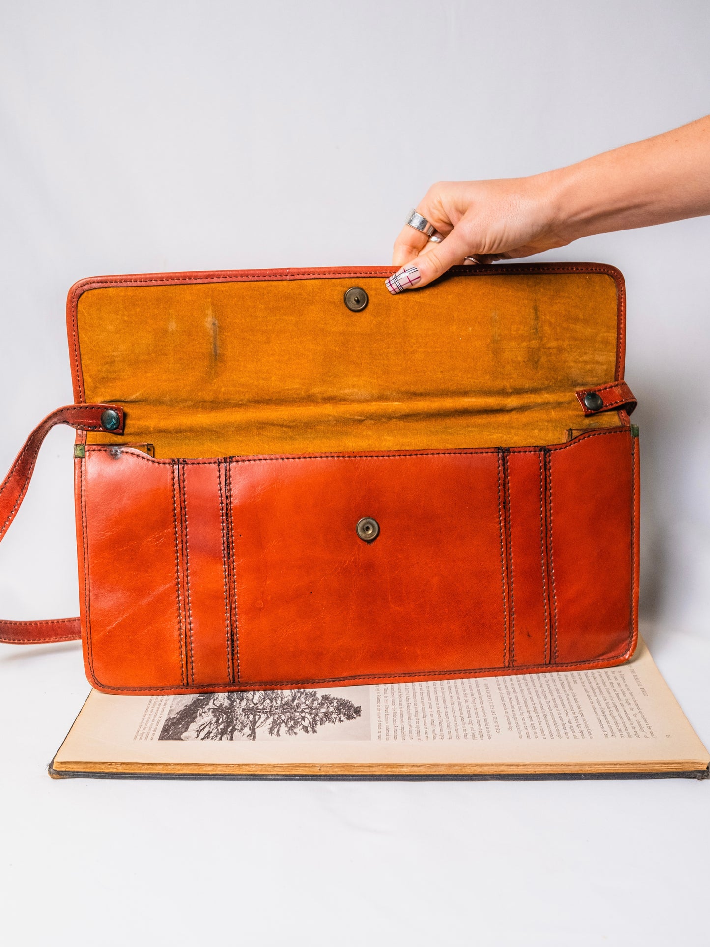 Vintage 1960s Brown Leather Messenger Shoulder Bag