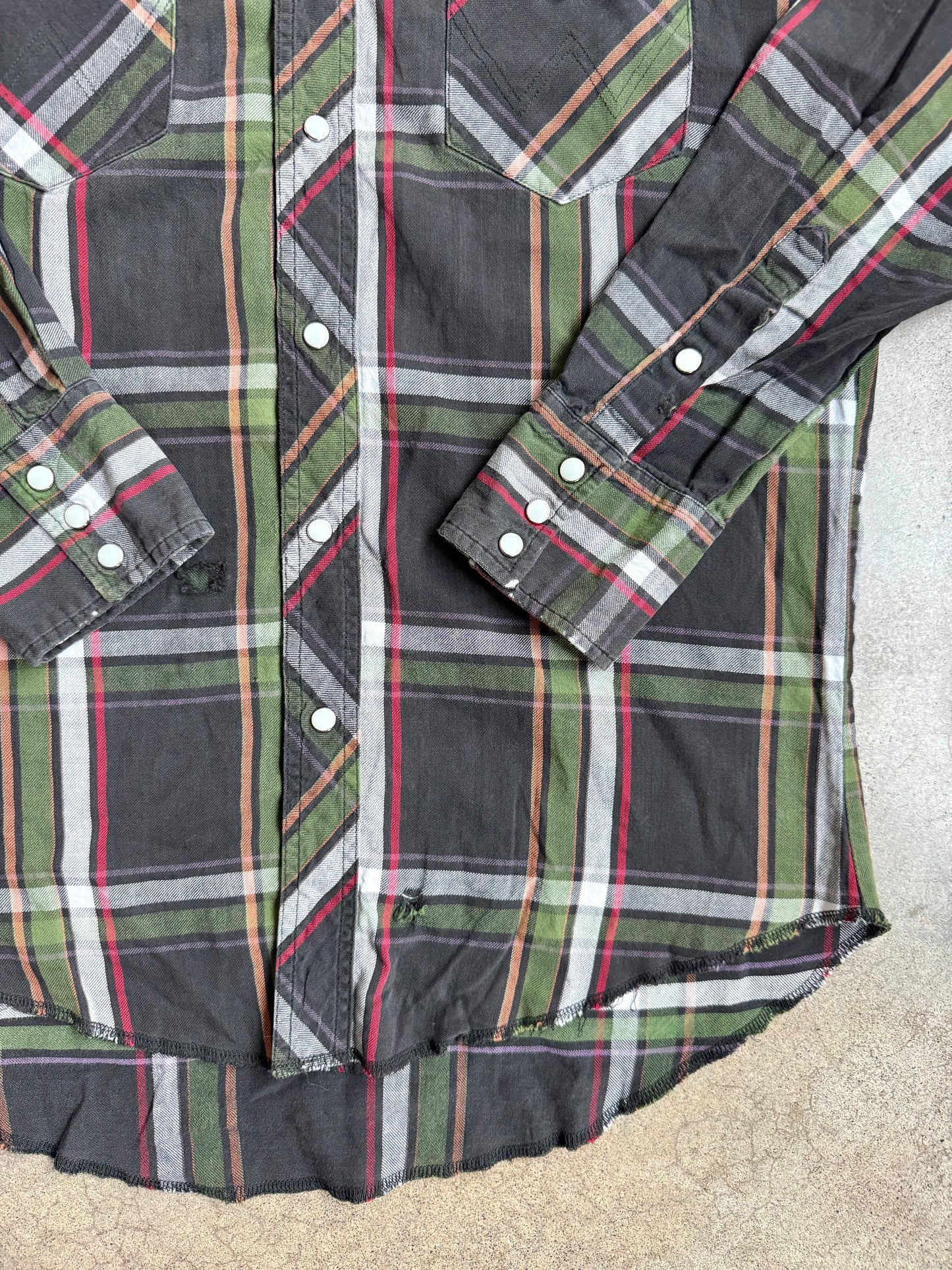 Vintage Wrangler Distressed Plaid Western Pearl Snap Shirt | Medium
