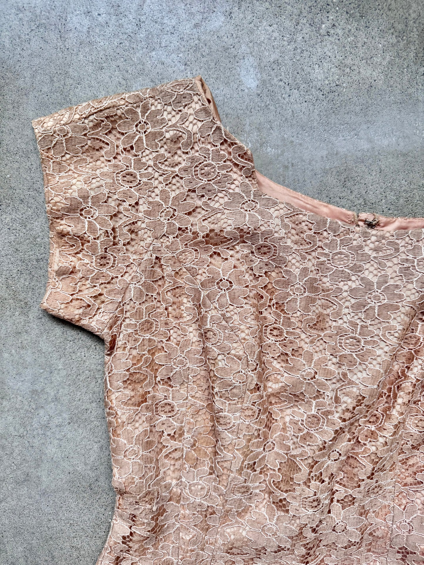 Vintage 1950s Dusty Pink Lace Cocktail Dress | Small