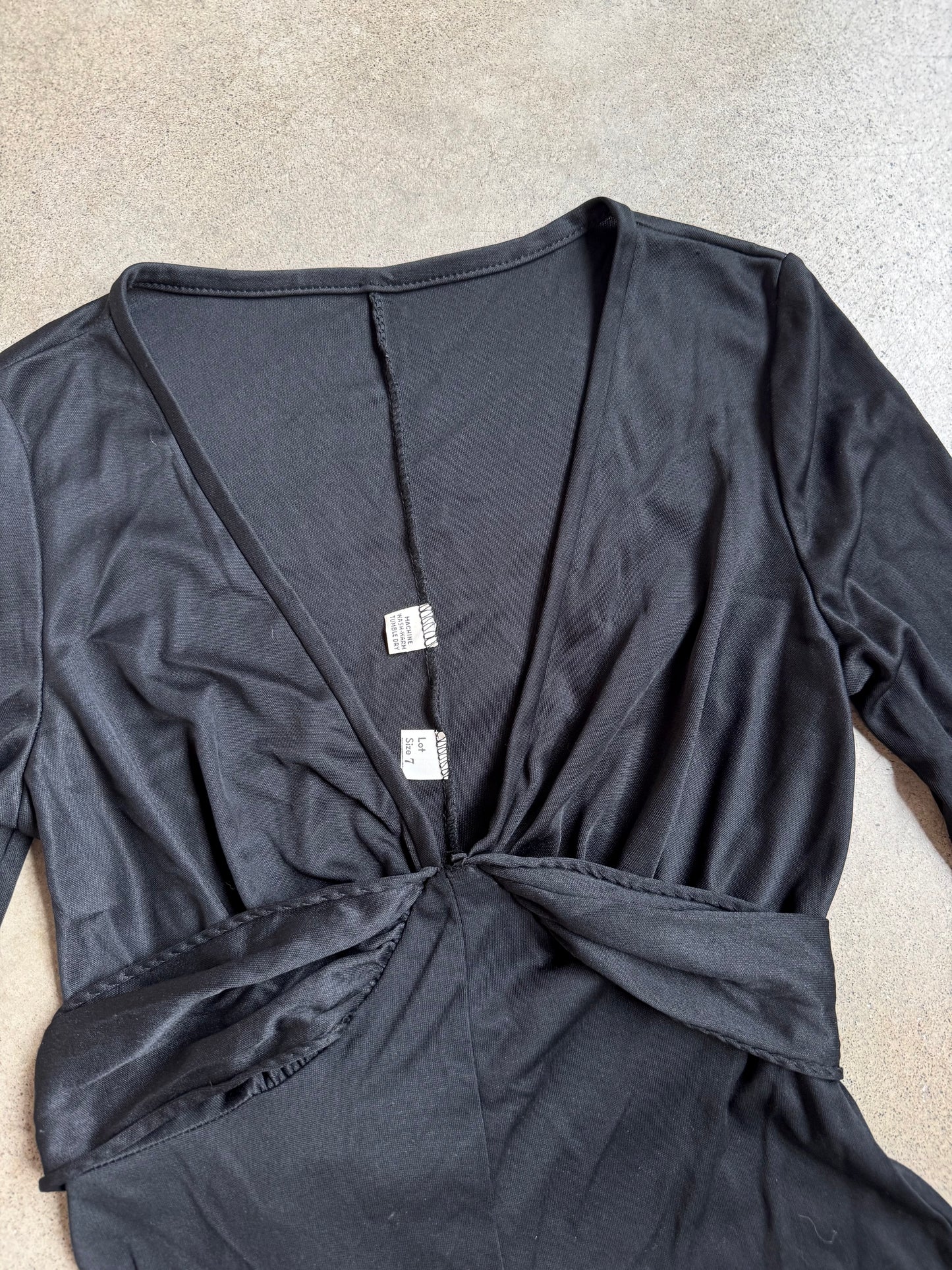 Vintage 1970s Black Long Sleeve V-Neck Tie-Back Dress | XS/S