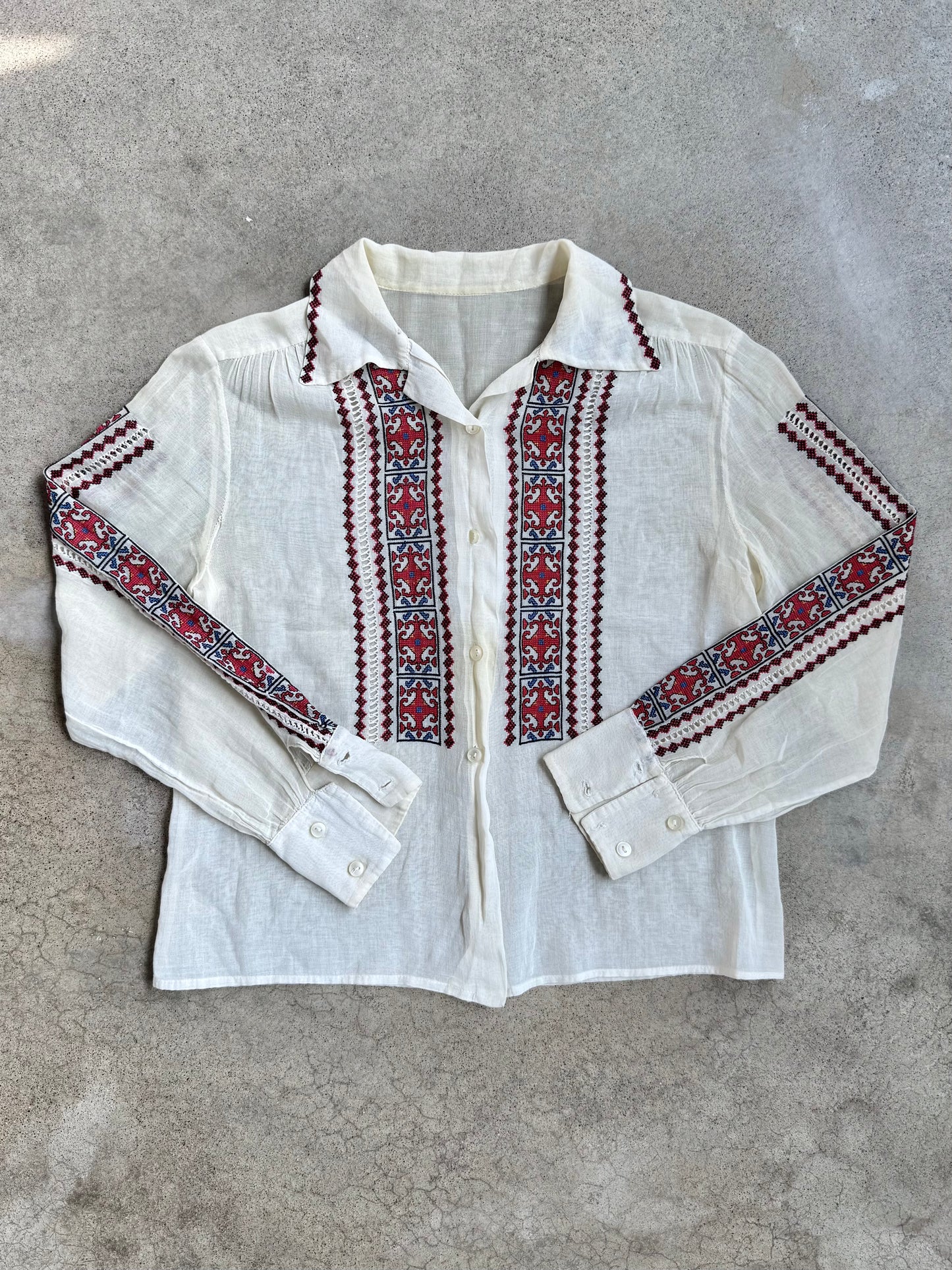 Vintage 1940s/50s White Romanian Folk Embroidered Peasant Blouse | Small