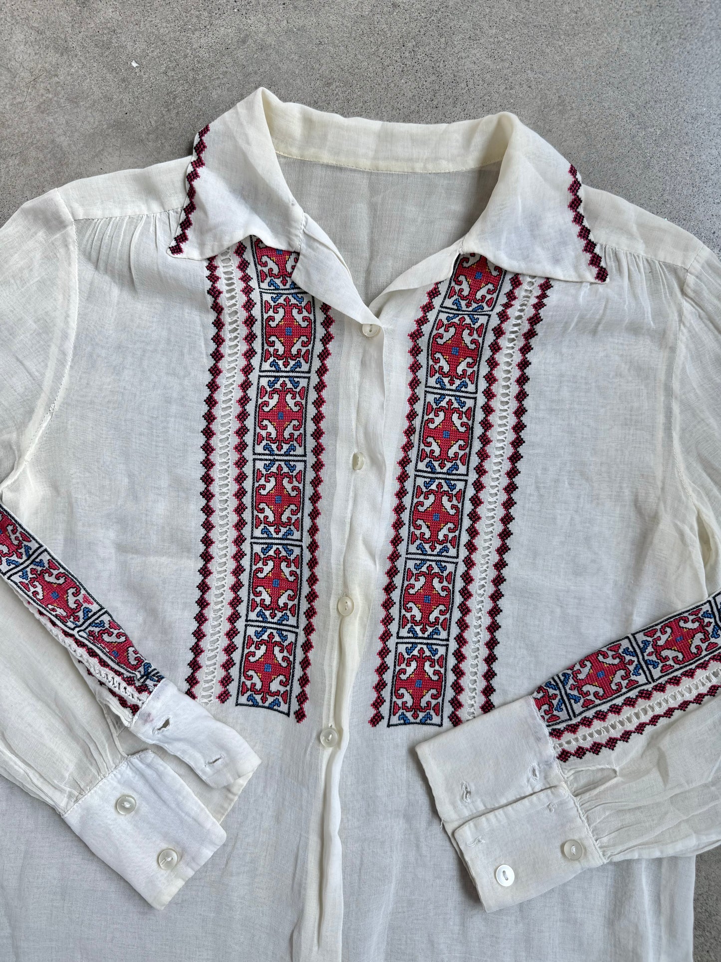 Vintage 1940s/50s White Romanian Folk Embroidered Peasant Blouse | Small
