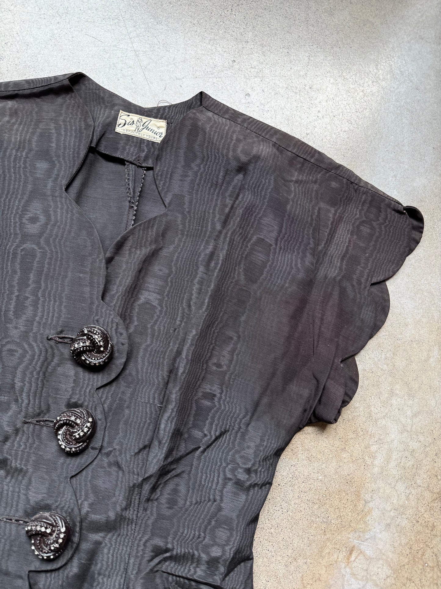 Vintage 1940s Sis Junior Black Moiré Taffeta Scalloped Two-Piece Skirt Set | XS