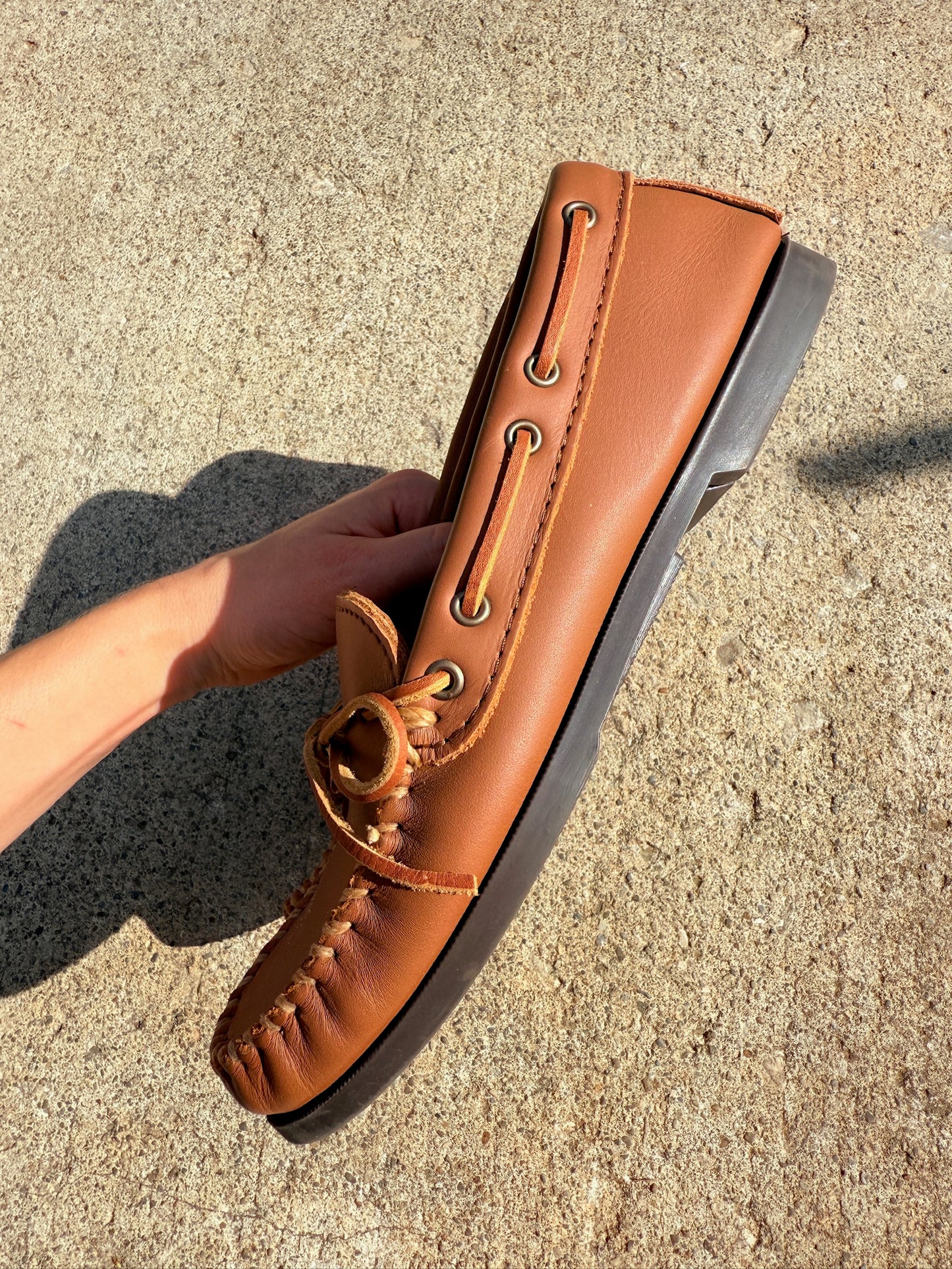 Minnetonka Tan Leather Camp Moccasins | Men’s 7.5