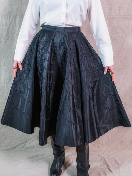 Vintage 1950s New Deb NY Black Taffeta Wave Embroidered Full Circle Skirt | Waist 28”