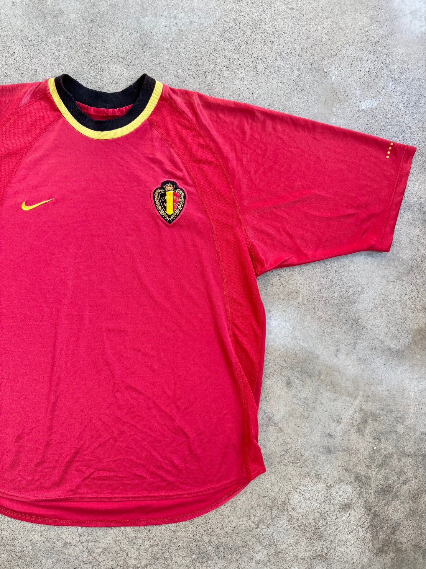 2001-2002 Nike Belgium National Team Home Soccer Jersey | Medium