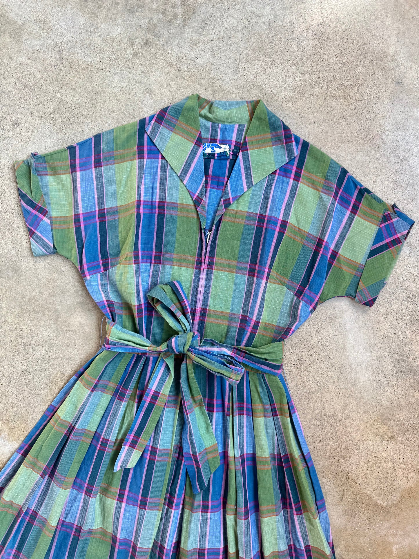 Vintage 1950s Kay Dunhill Plaid Zip-Front Short Sleeve Pleated Dress | XS/S