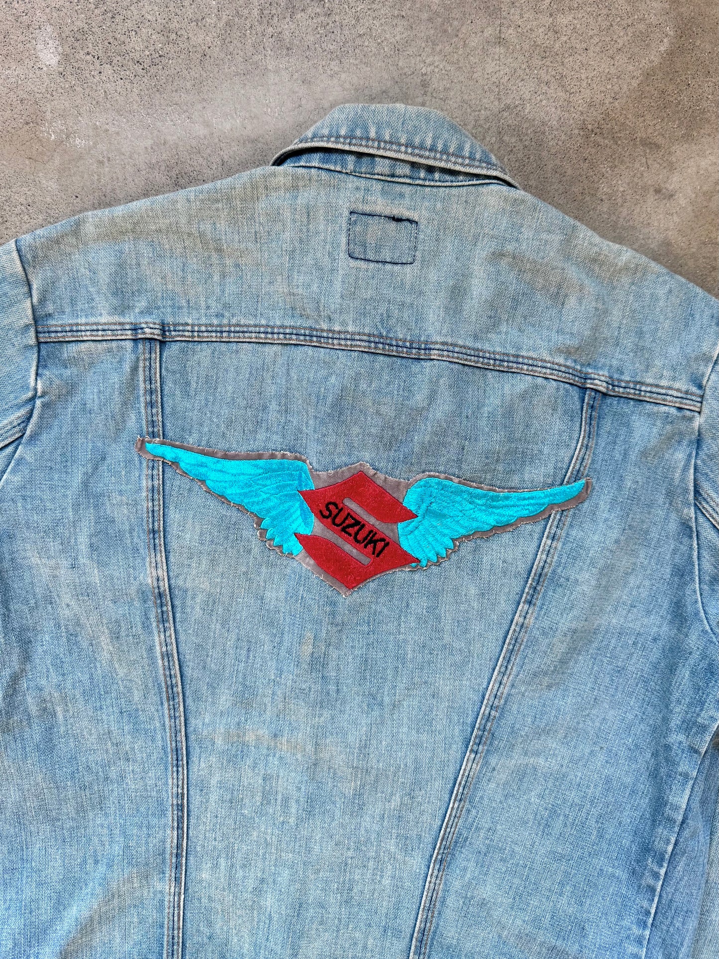 Vintage 1970s/80s Wrangler Light Wash Denim Jacket w/ Suzuki Patch | Large