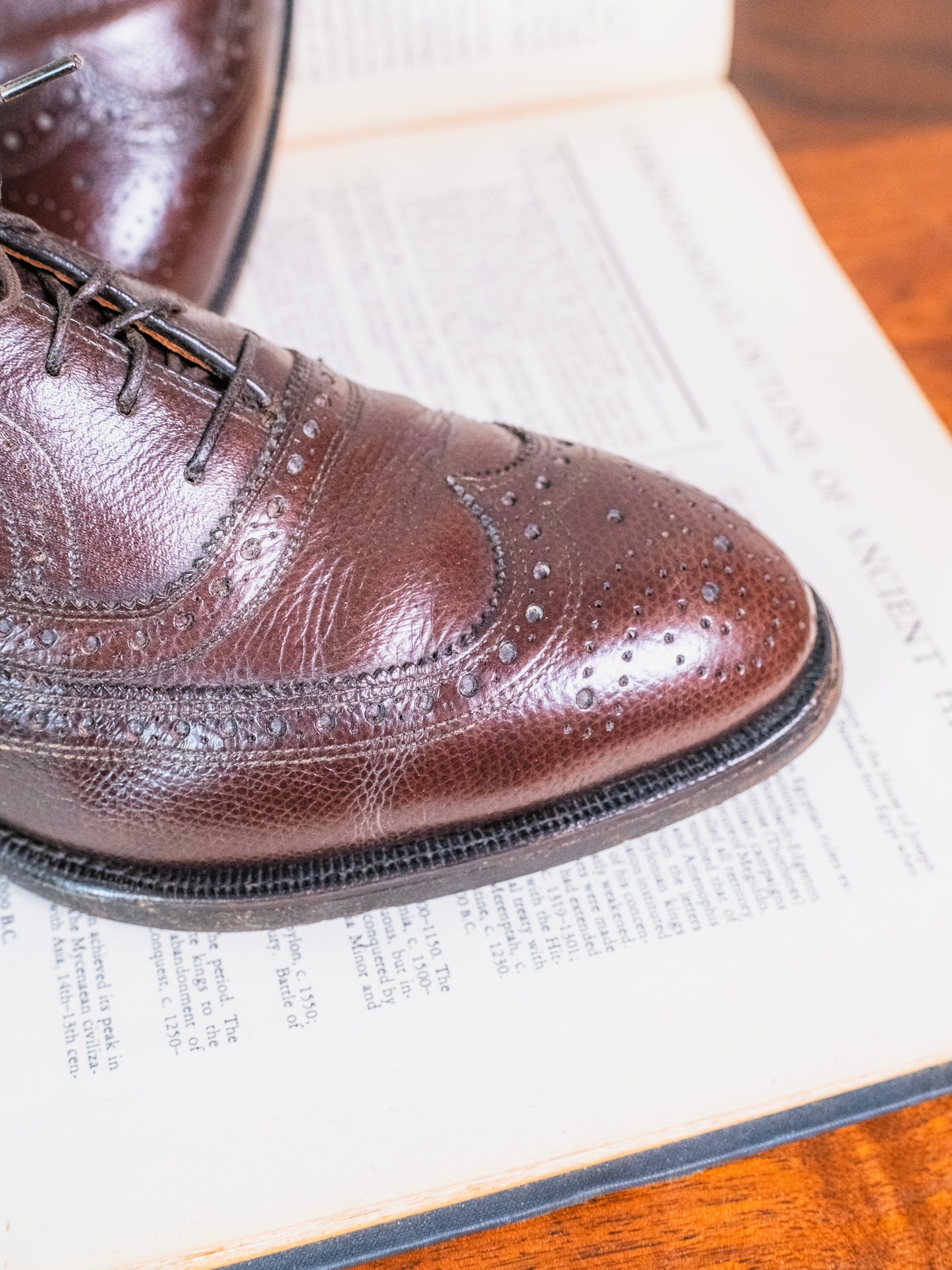Vintage 1960s Johnston & Murphy Brown Leather Wingtip Oxford Shoes | Men’s 9