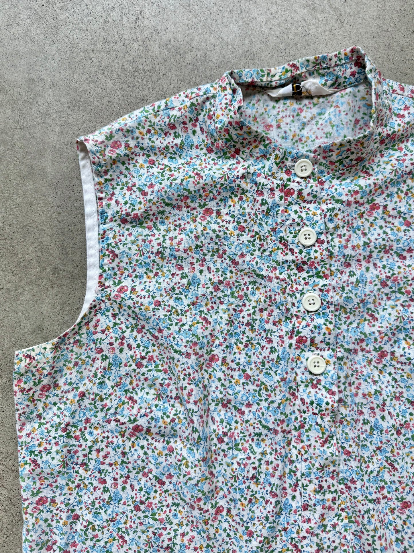 Vintage 1960s Seaton Hall Ditsy Floral Sleeveless Blouse | Medium