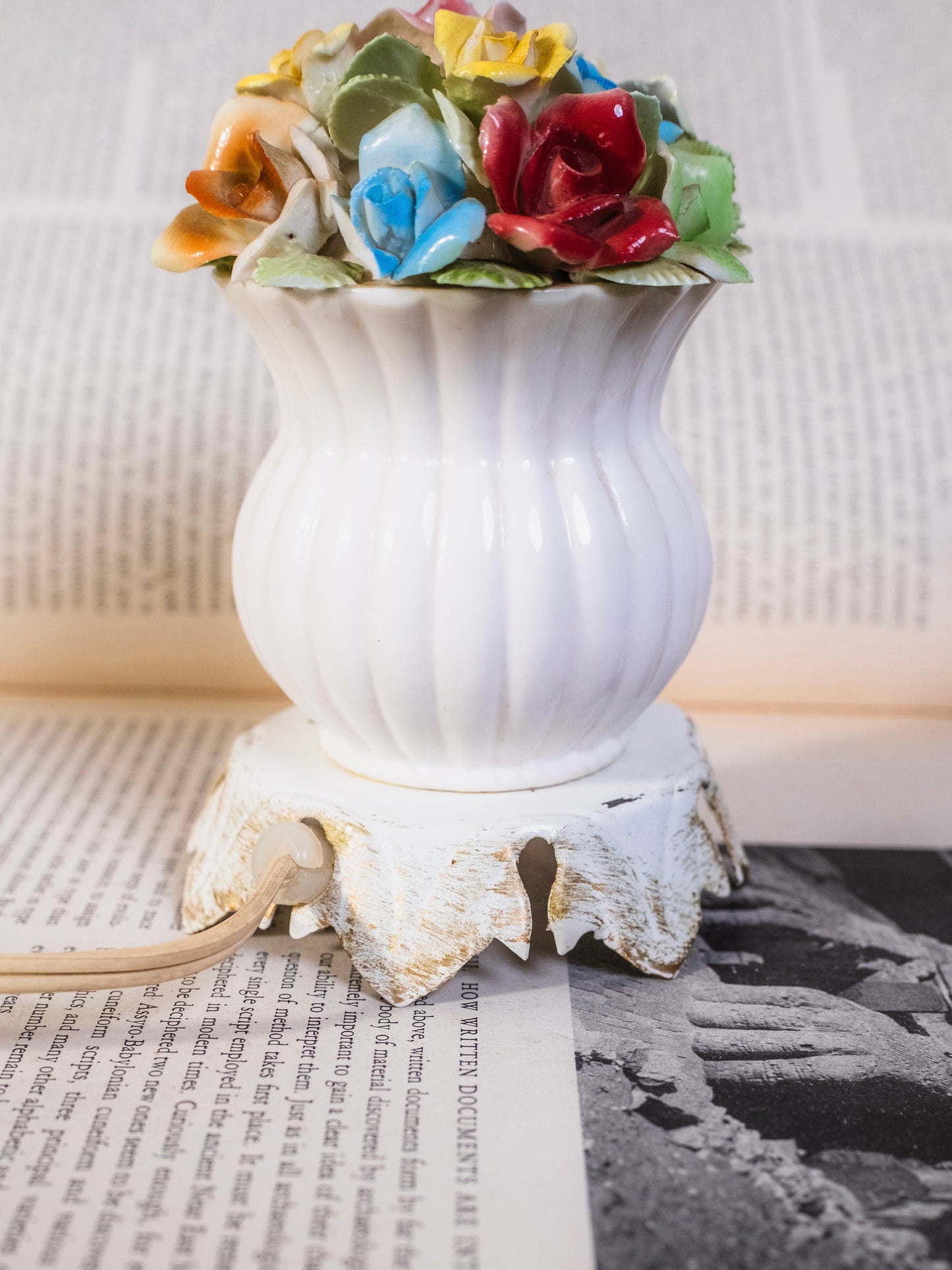 Vintage 1950s Porcelain Floral Bouquet Metal Base Table Lamp