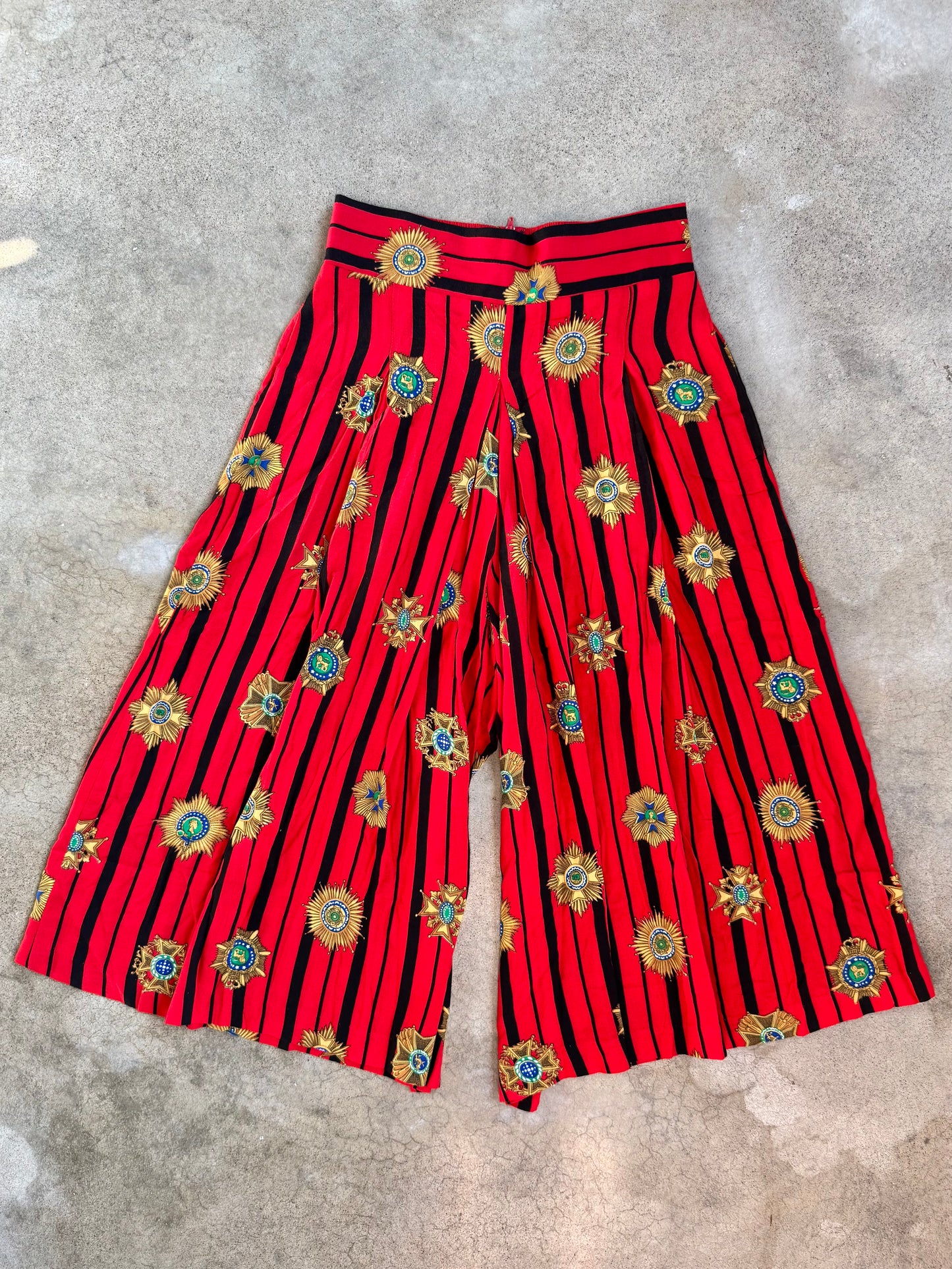 Vintage 1980s Red & Gold Heraldic Pattern Cropped Palazzo Pants | Medium