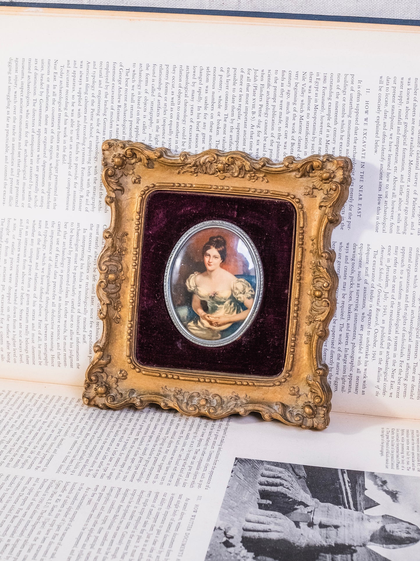 Vintage 1950s Cameo Creation "Countess of Blessington" Bubble Glass Wall Art