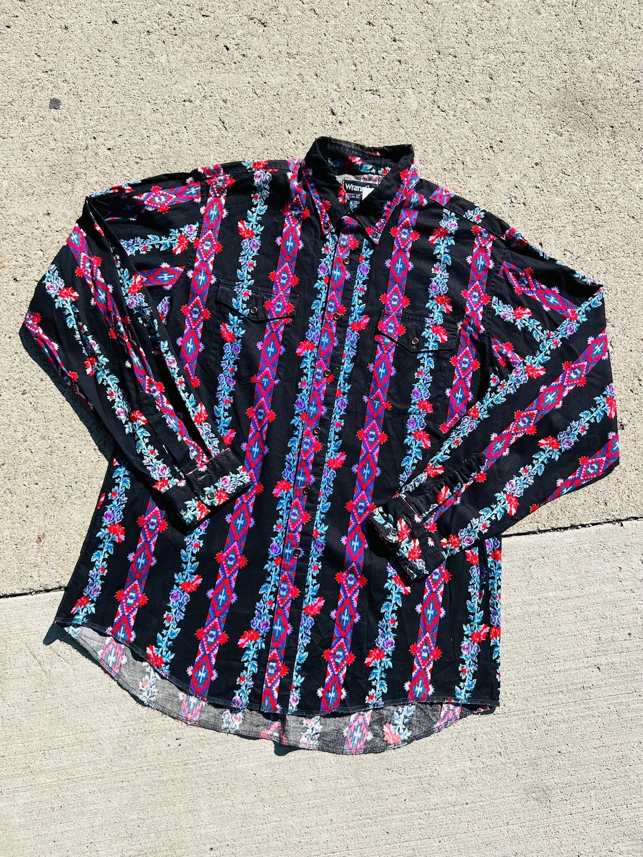 Vintage 1980s Wrangler Southwestern Button Down Shirt | L/XL