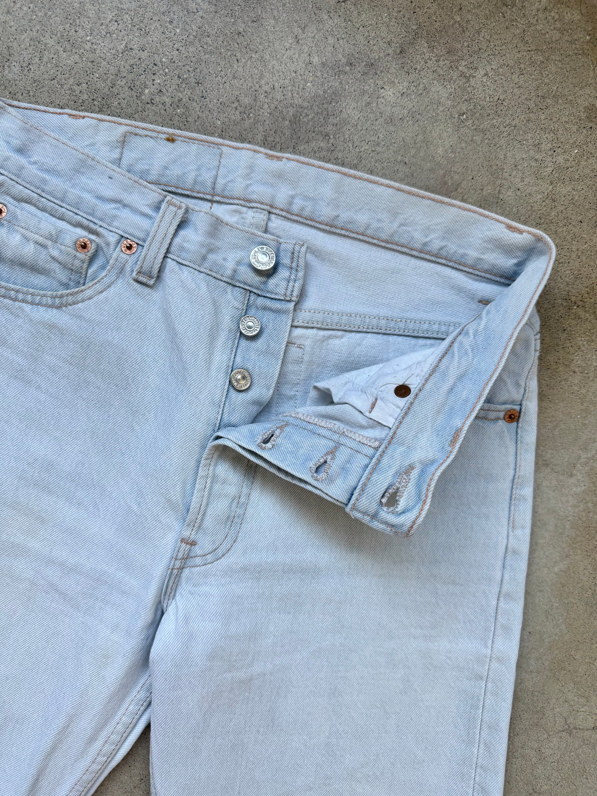 Vintage 1980s/90s Levi’s 501 Bleached Light Wash Straight Leg Jeans | 30x30