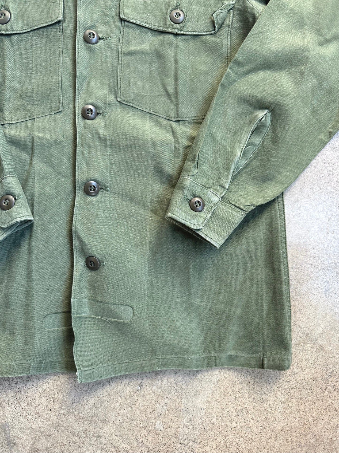Vintage 1960s Military Issue U.S. Army Cotton Button-Up Shirt | Small