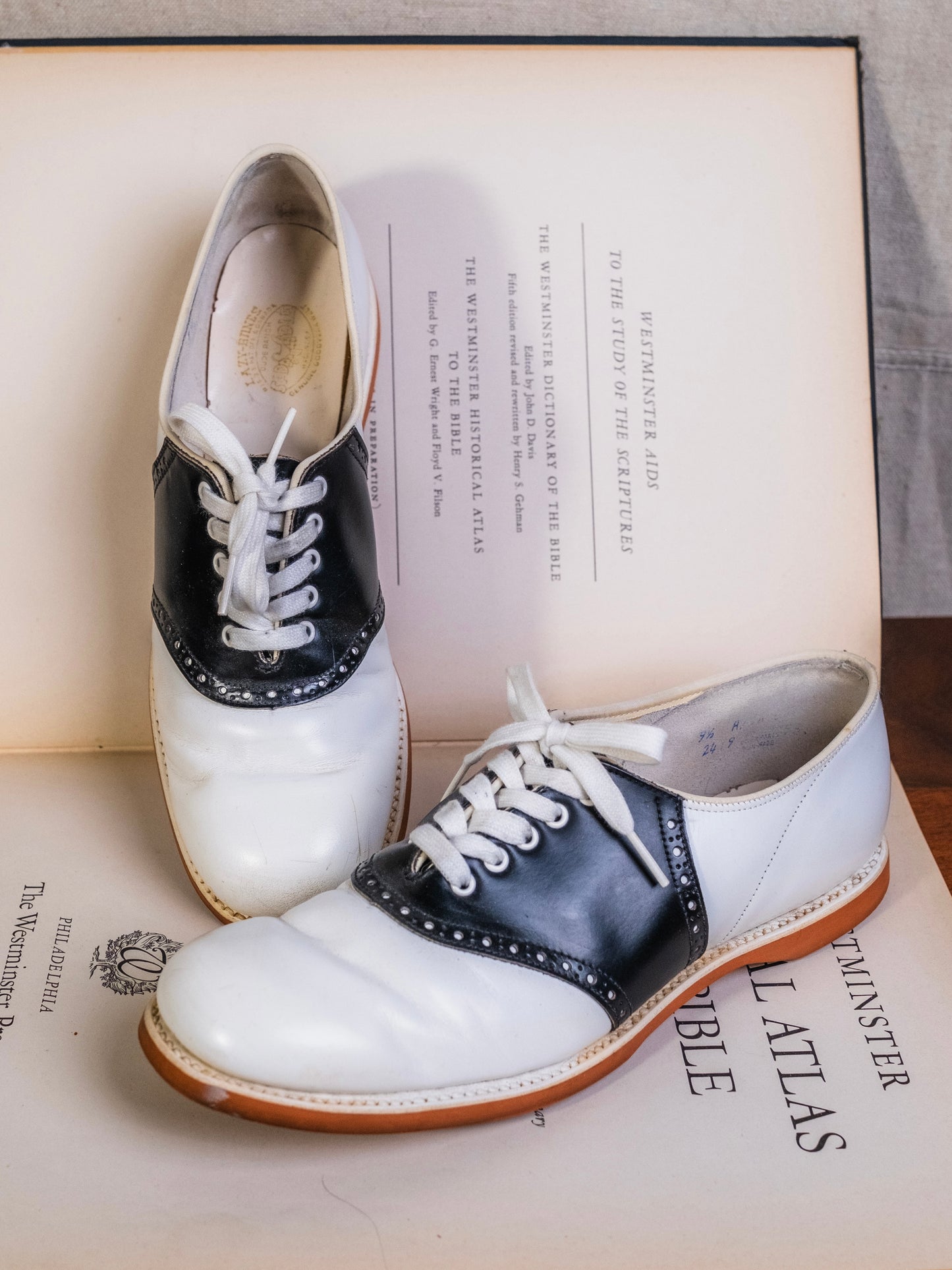 Vintage 1970s Lazy Bones Dude Ranch Black & White Saddle Shoes | Women’s 9.5