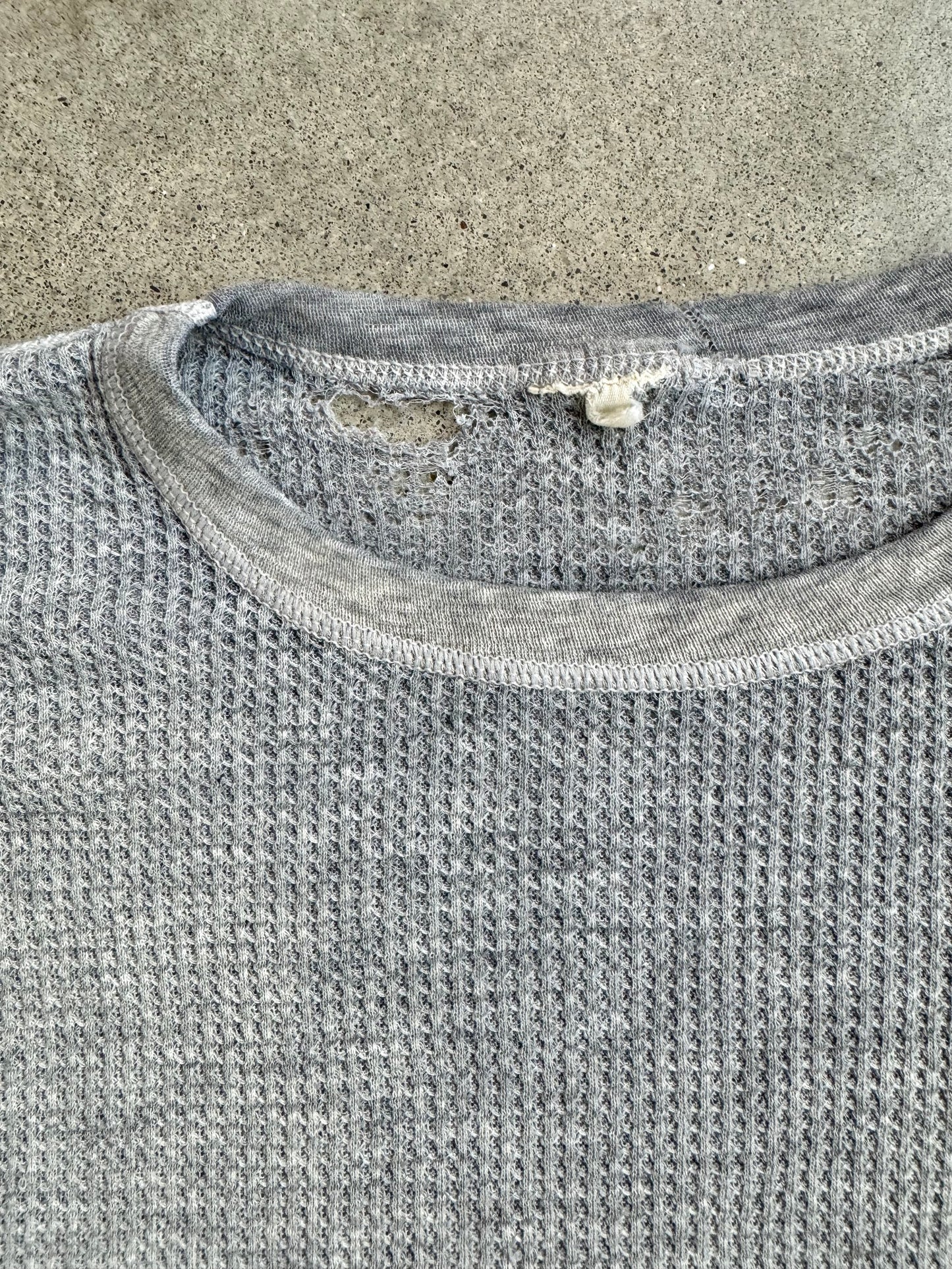 Vintage 1970s Distressed Grey Waffle Knit Thermal | S/M