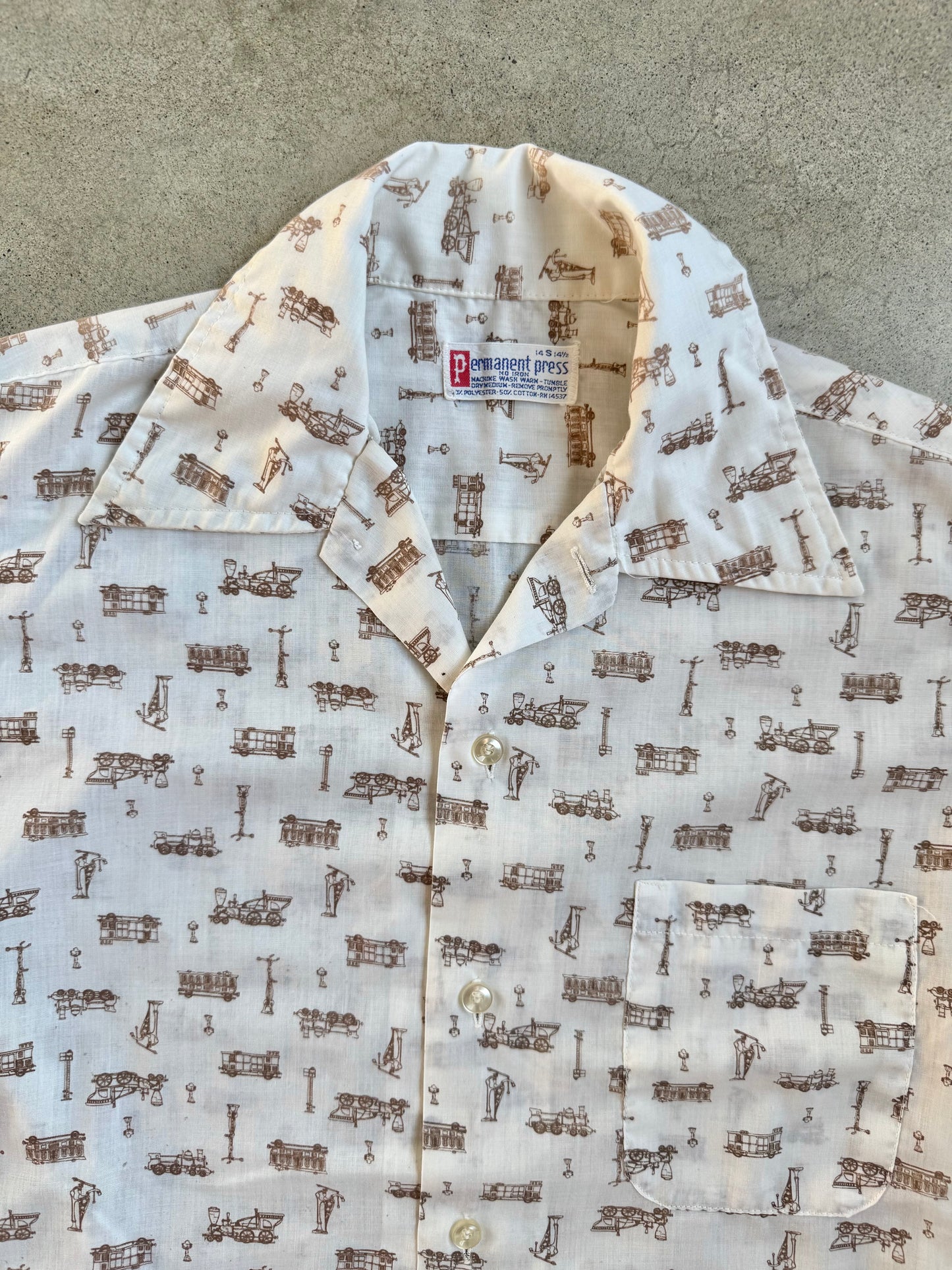 Vintage 1960s White & Brown Novelty Train Print Short Sleeve Shirt | Small