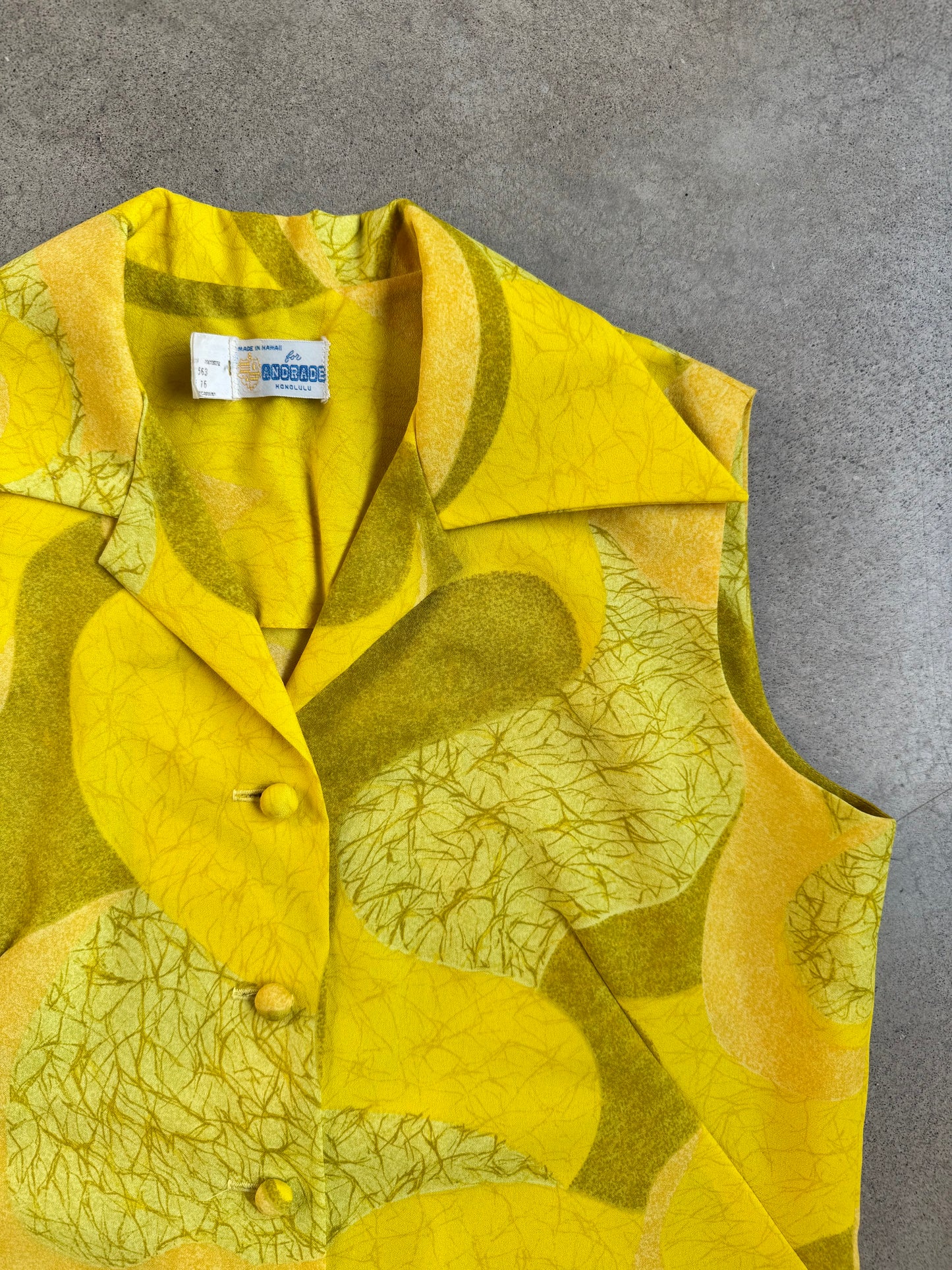 Vintage 1960s Andrade of Hawaii Yellow Printed Sleeveless Blouse | Large