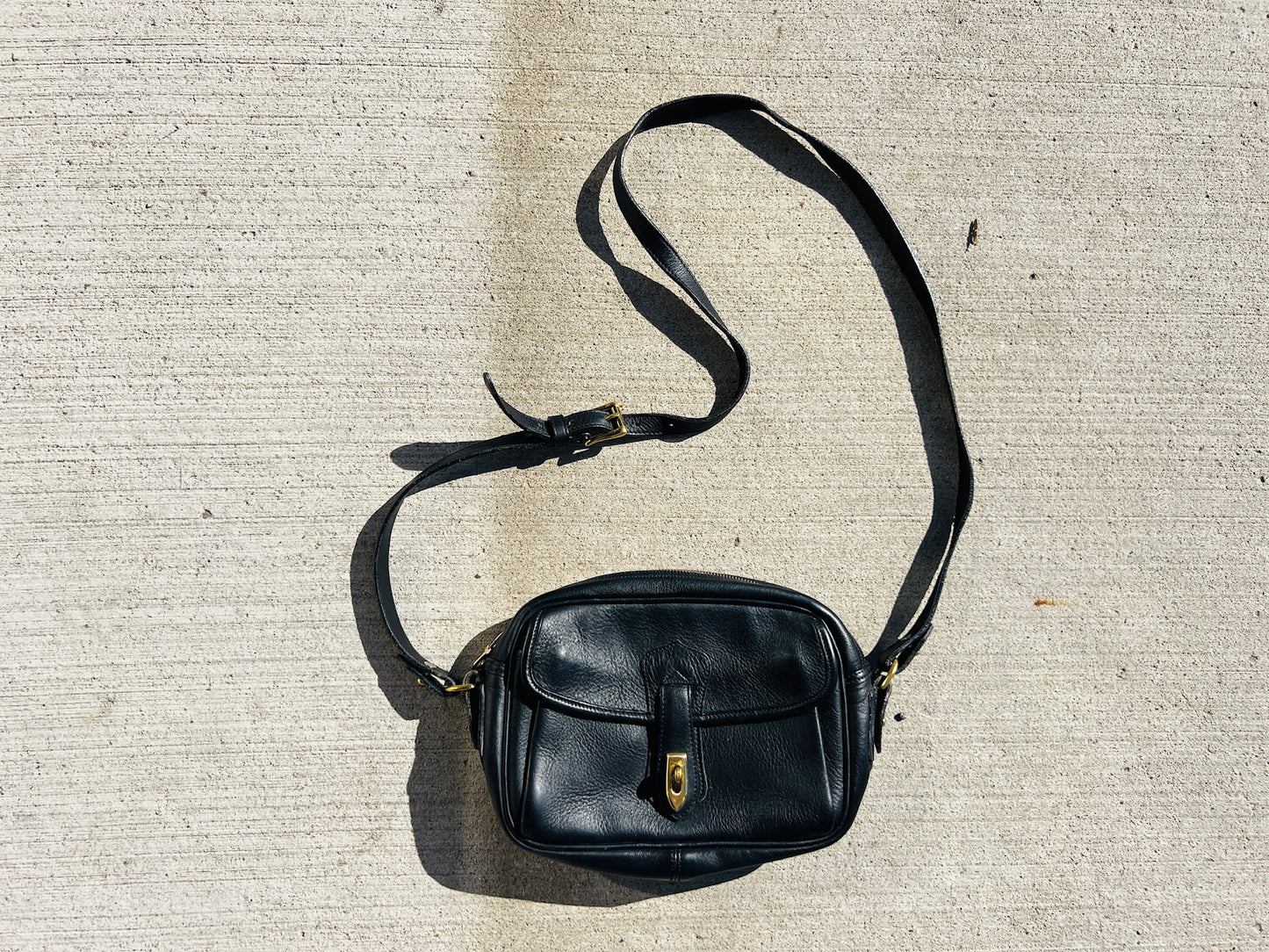 Vintage Dooney & Bourke Black Leather Crossbody Purse