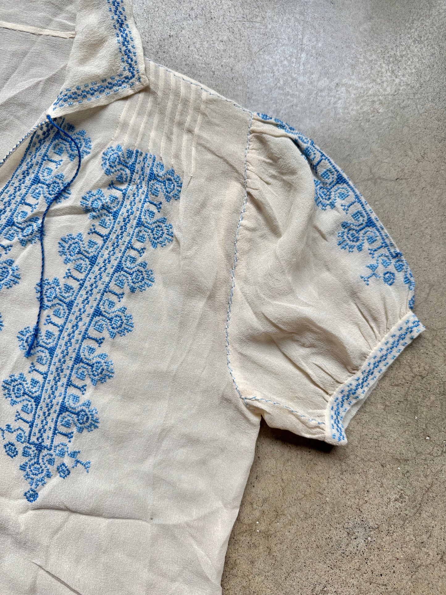 Vintage Hungarian Folk Embroidered Short Sleeve Peasant Blouse | Medium